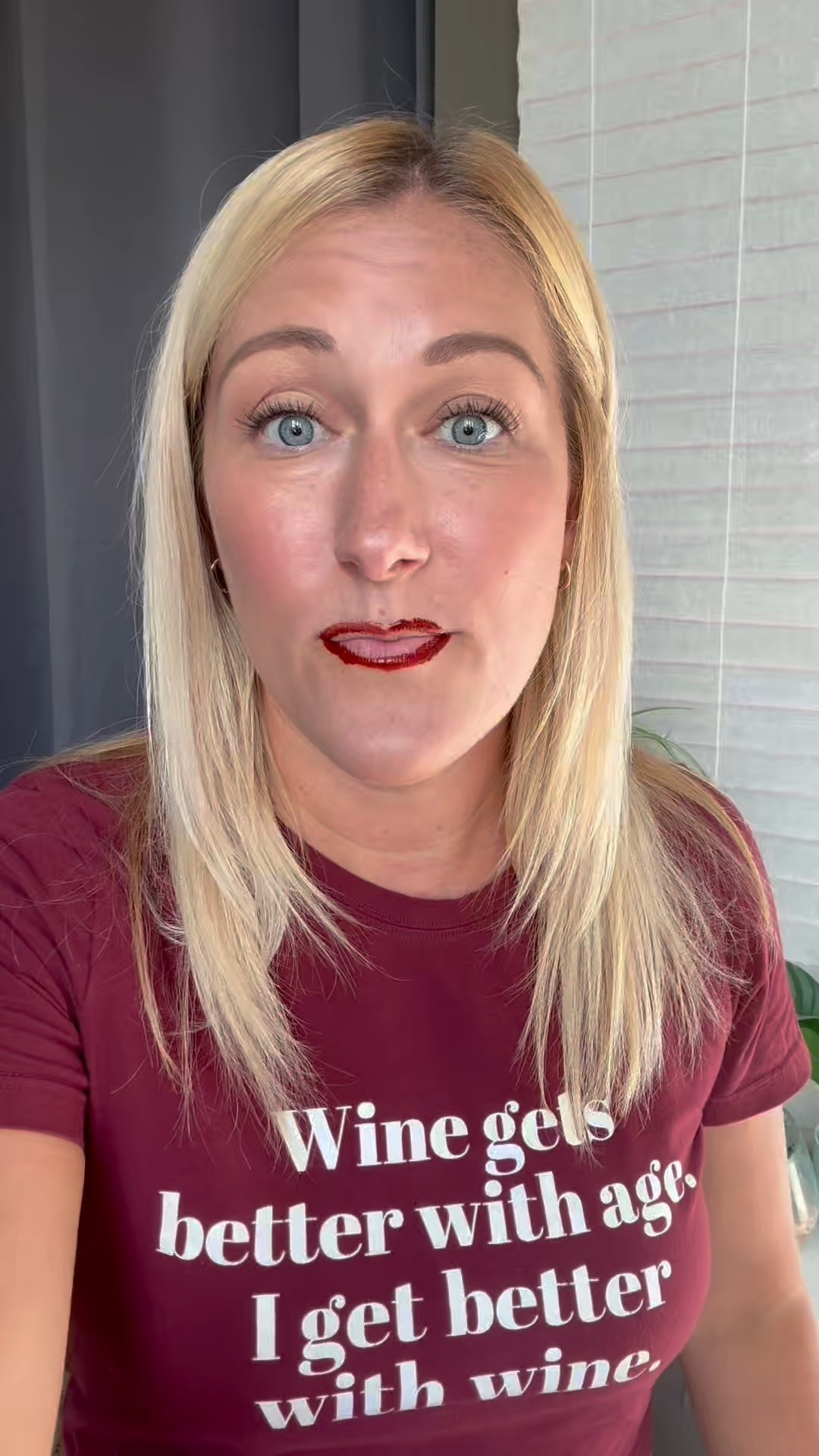 Totally obsessed with this Sacheu peel off lip liner and lip elixir that stays on foreverrrrrr. ✨ 