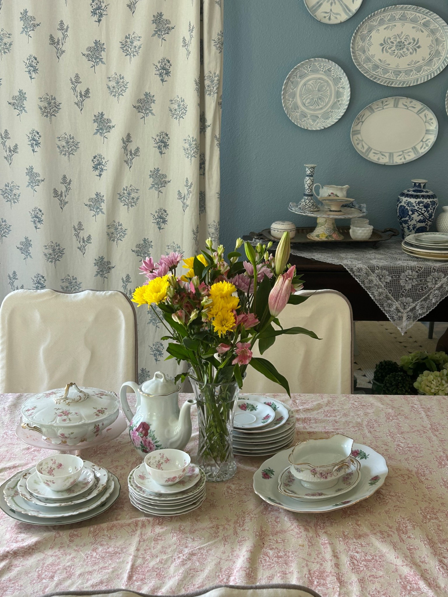 plate wall!!!!!! plate wall hangers <3

#LTKHome #LTKU #LTKStyleTip