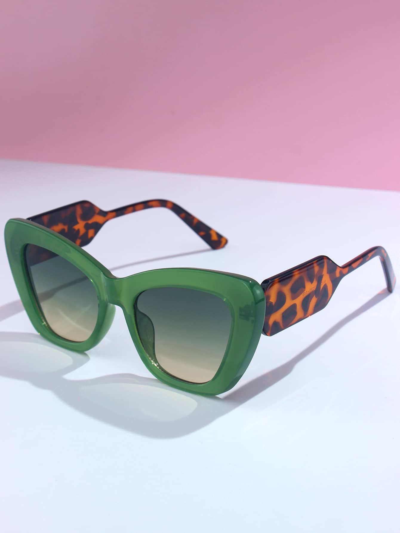 1pc Women's Fashionable Green Cat Eye Sunglasses Boho | SHEIN