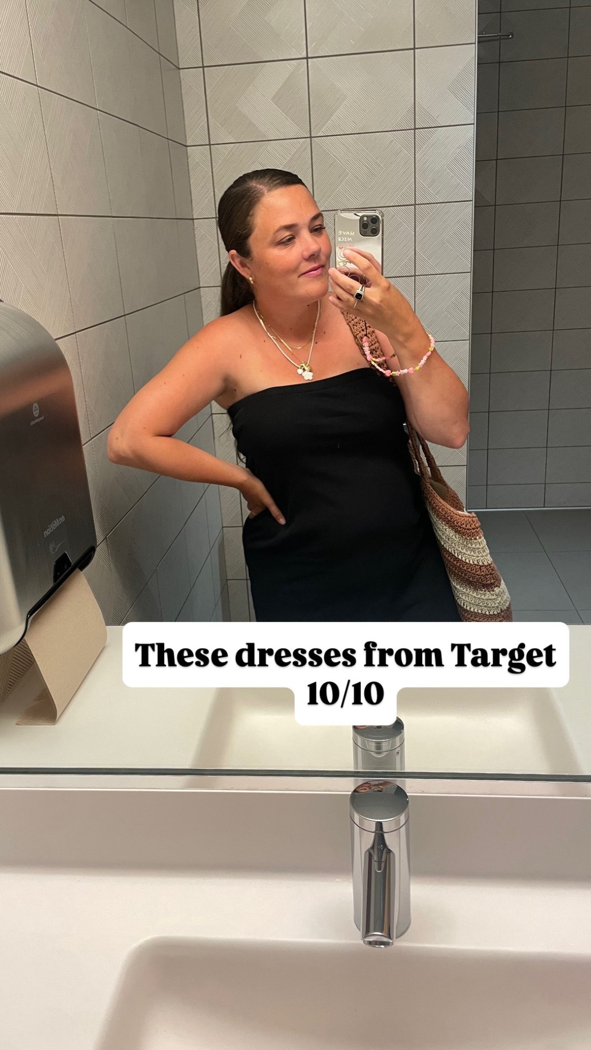 I have it in black + went back for the brown! They’re a nice thicker ribbed material that doesn’t cling ♥️

Wearing a large (5”3-160lbs) 