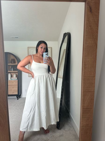 Size large
$18 Amazon dress 

#LTKWedding #LTKMidsize #LTKFindsUnder50