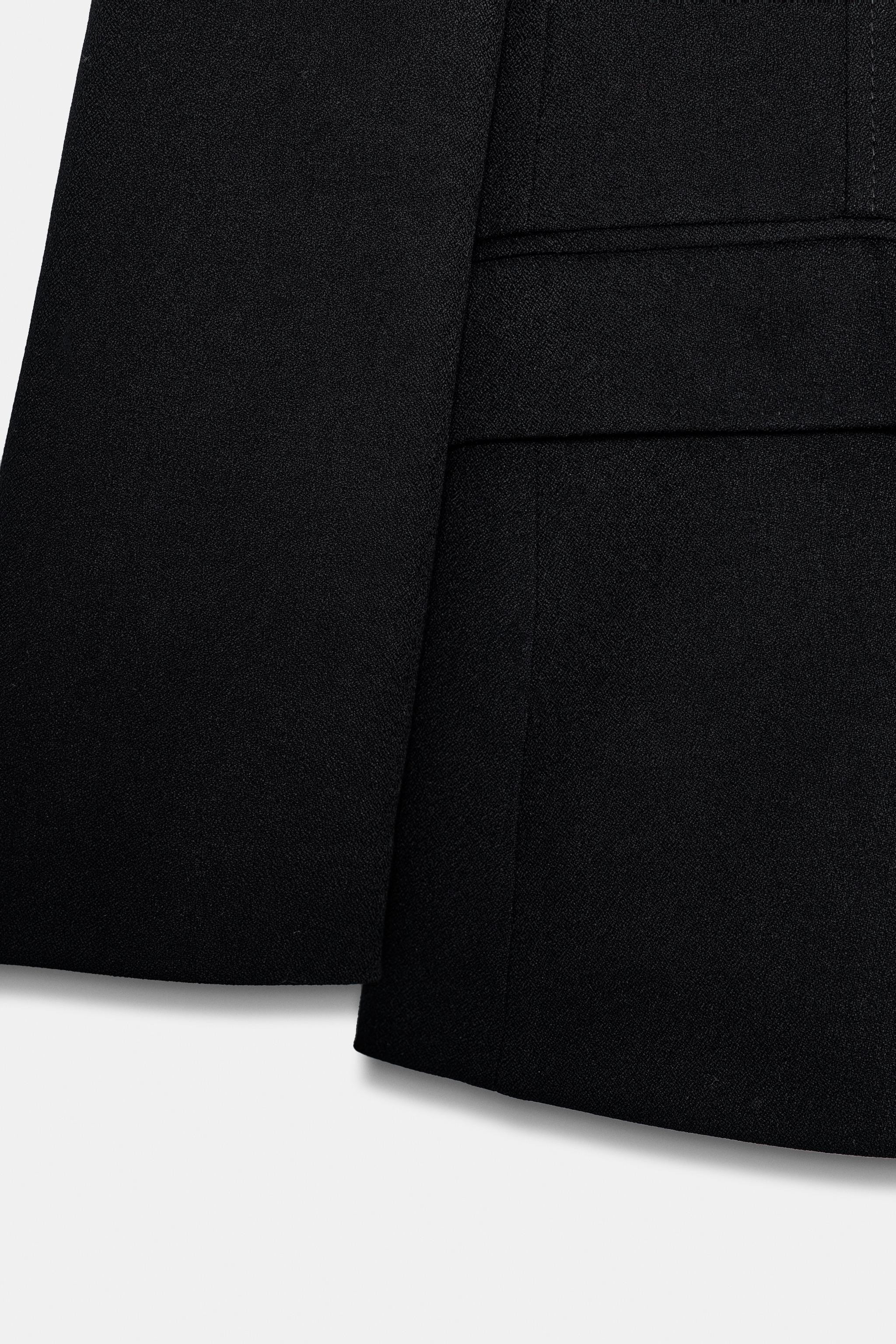 TAILLIERTER BLAZER MIT SCHULTERPOLSTERN | Zara DE