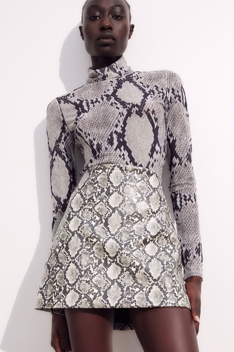 Mini skirt - Gray/snakeskin-patterned - Ladies | H&M US | H&M (US + CA)
