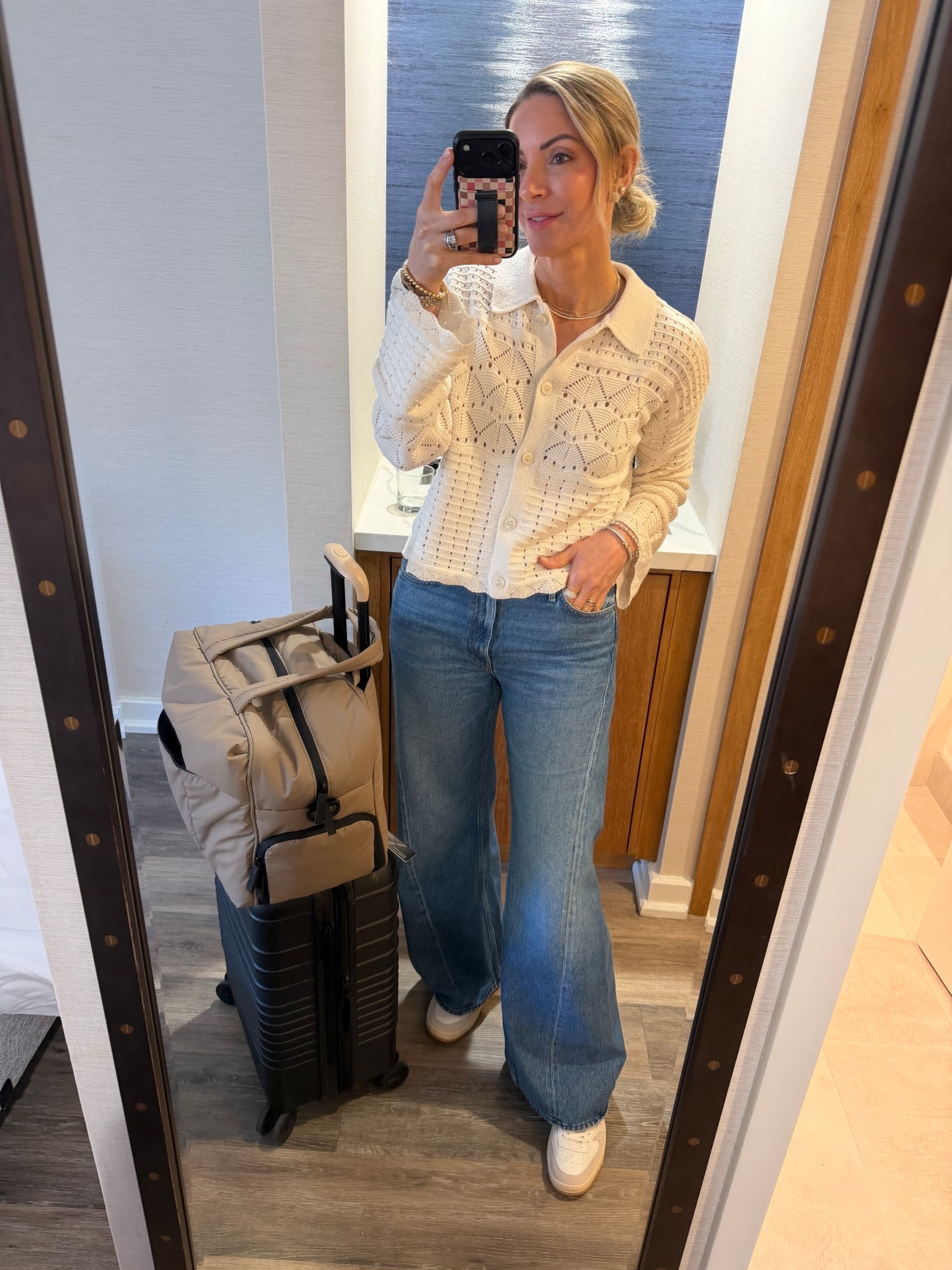 Another day another hotel & airport. Today’s travel fit was comfy & chic.