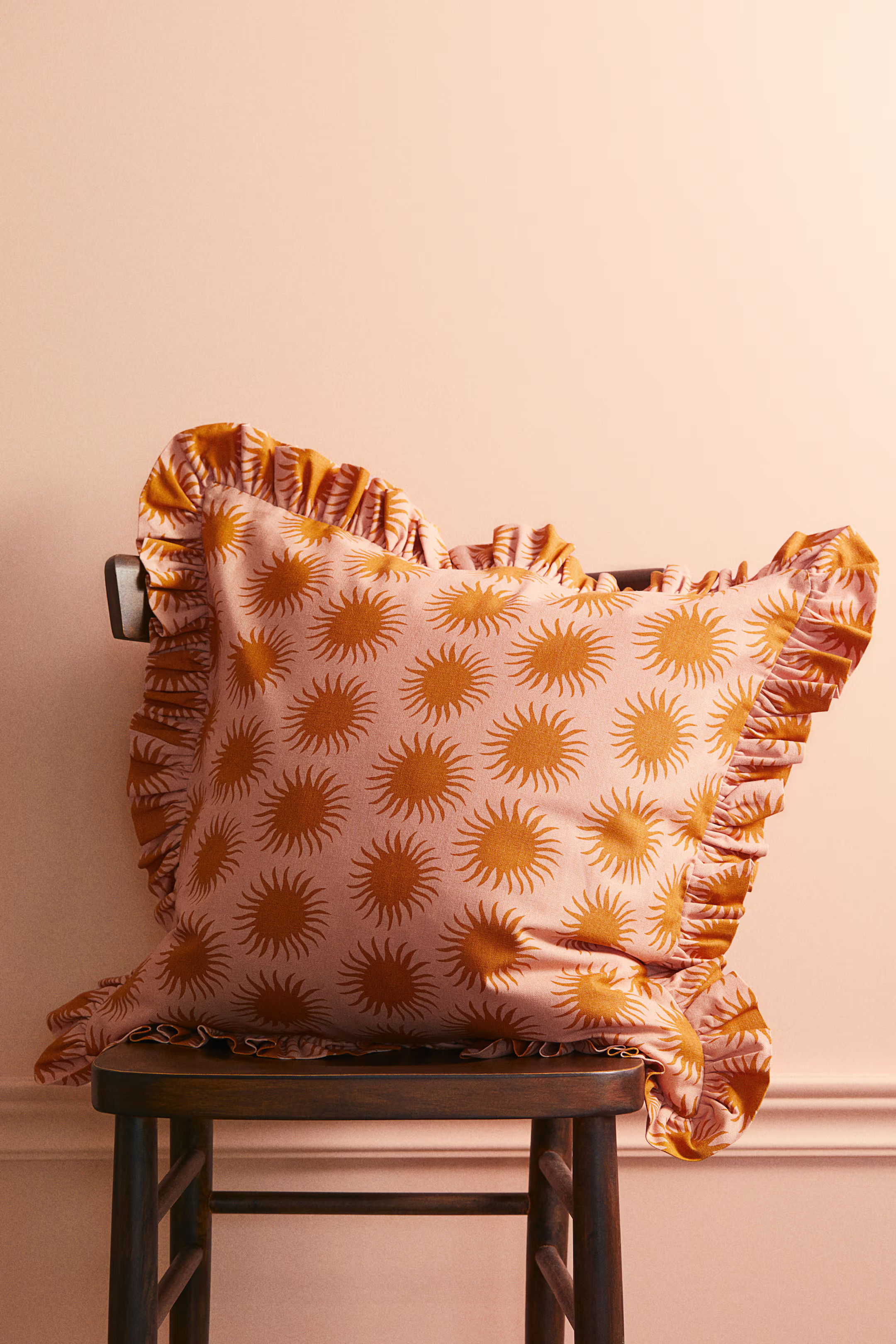 Ruffle-trimmed Cushion Cover | H&M (US + CA)