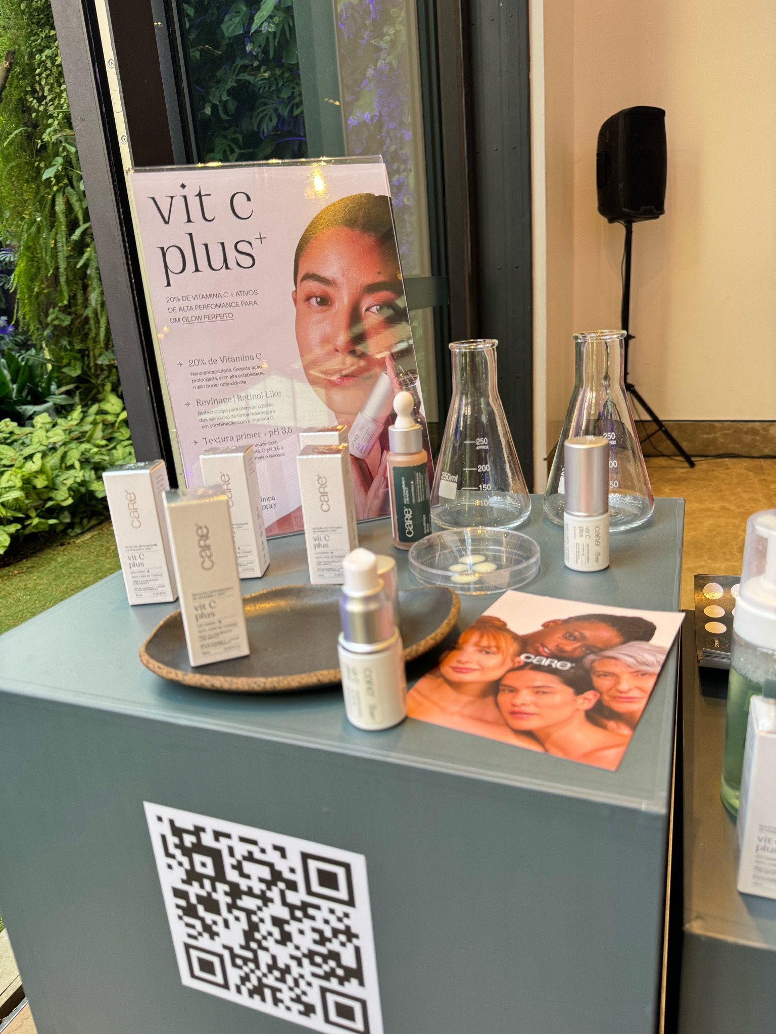 Vocês conhecem a Care ? Uma marca brasileira, com ativos naturais e uma proposta muito bacana. Conheci a vitamina C e ganhei uma sombra perfeita para testar com vocês! 

#LTKbeauty #LTKover40 #LTKbrasil