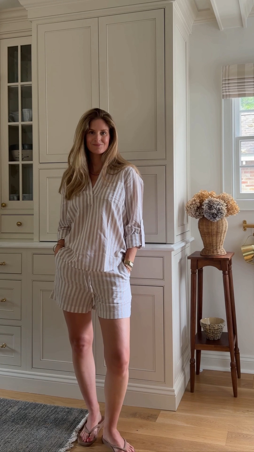 Summer uniform, solved. Classic stripes, airy linen, and that relaxed yet put together look. It’s the kind of outfit that works just as well for a morning coffee run as it does for dinner by the water. Add this chic woven hair clip, and you’re set! 

The best part? The entire look is on major sale right now at @jcrewfactory Comment SHOP and I’ll send you everything I’m wearing! 

@jcrewfactory #jcrewfactory