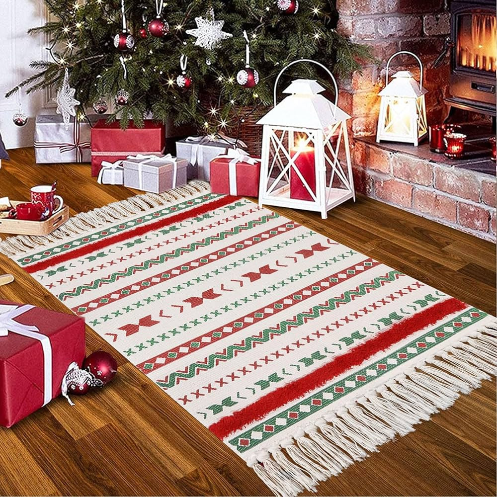 HiiARug Woven Cotton Christmas Rug 2'x3' Tufted Area Rug with Tassels Machine Washable Doormat Th... | Amazon (US)