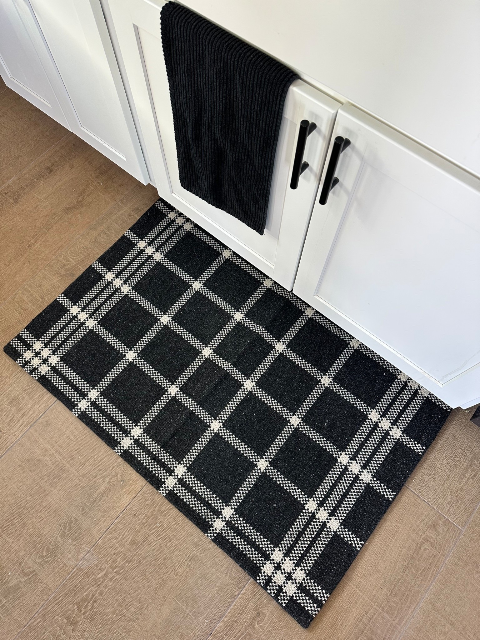 Kitchen Rug by the sink is a nice touch for the Holidays 🖤

#LTKHome #LTKHoliday #LTKSeasonal