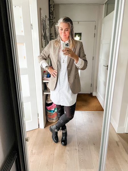 Oversized plaid blazer paired with a crispy white long shirt dress and graphic tights. 

Blazer M
Long shirt S
Tights Snag tights D
Boots old 



#LTKstyletip #LTKeurope #LTKworkwear