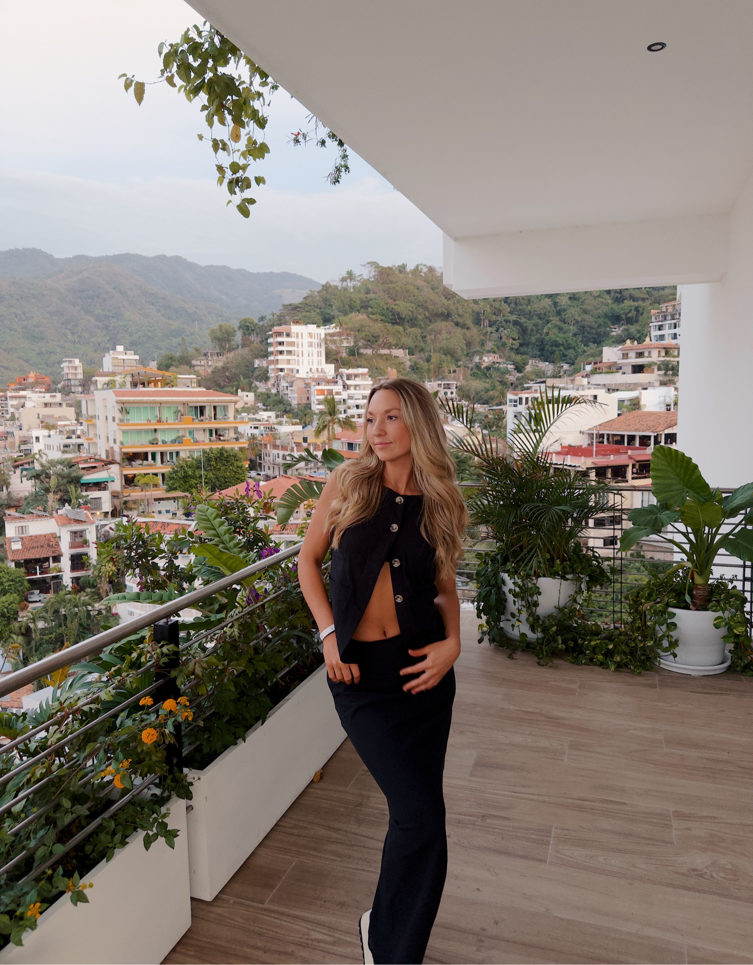 The best neutral set for travel 🖤 

#LTKstyletip #LTKfindsunder100 #LTKSeasonal