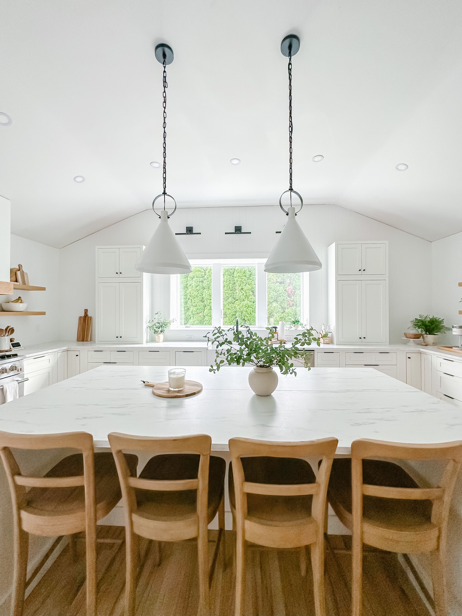 Organic Modern Kitchen
White & wood kitchen design

Pottery barn, Amazon home, studio mcgee, counter stools, pendant dupe, faux stems, greenery, wood counter stools, light fixtures, island pendants 



#LTKhome #LTKFind #LTKunder100
