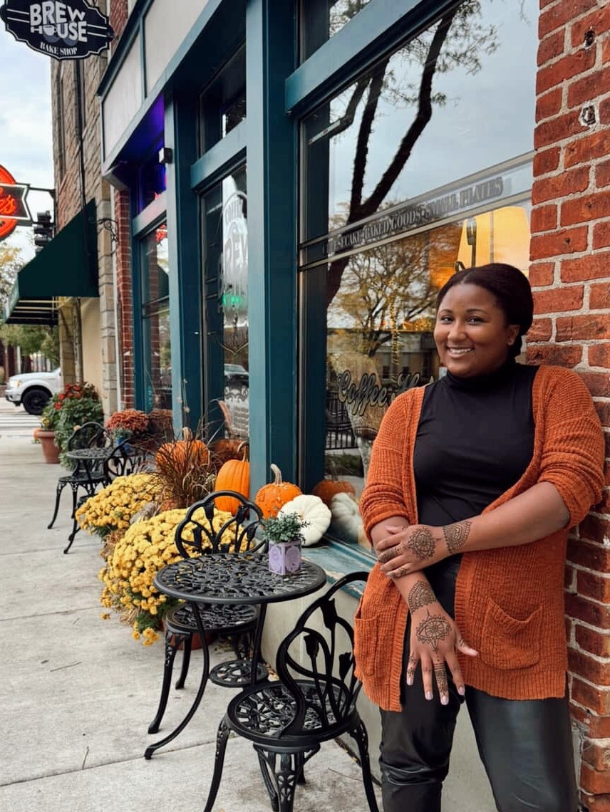 Henna at a coffee shop 🌻🧡

#LTKHalloween