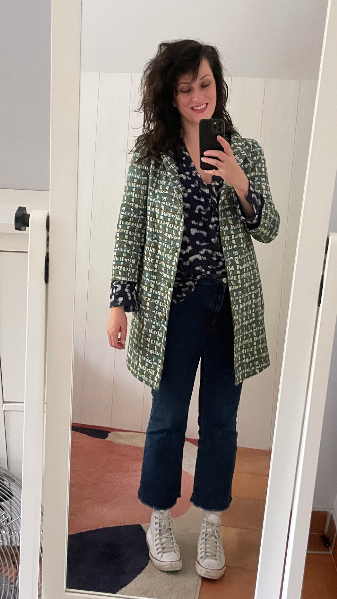 • Checkered green coat #cos 
• Printed V neck blouse #hm
• « Sienna » flare crop jeans #mango (linked)
• White leather Chuck Taylor sneakers #converse (linked)
• « Bêtise » Bisou Balm lipstick #violette_FR (linked)

#LTKmidsize #LTKfrance #LTKeurope