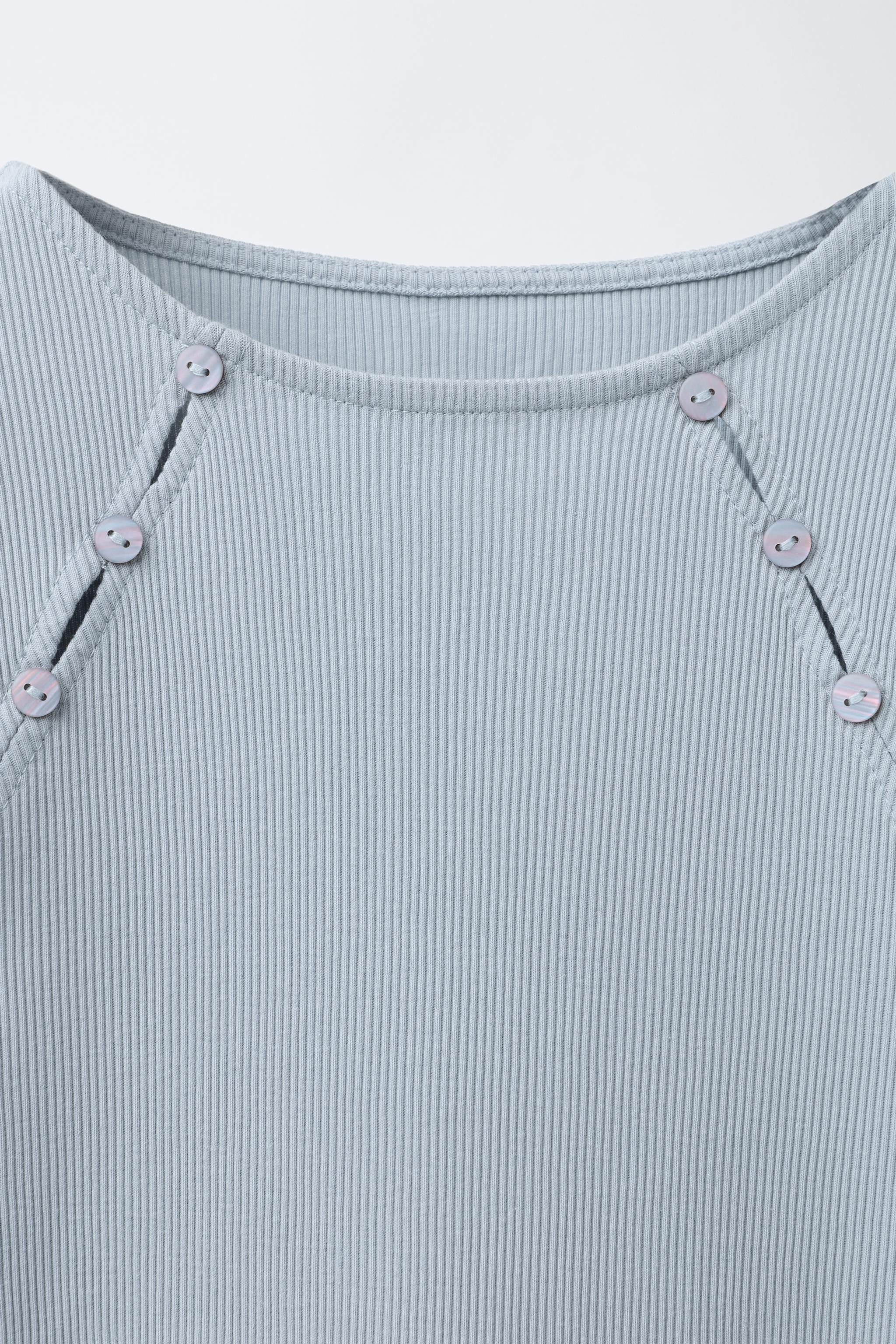 RIBBED T-SHIRT WITH BUTTONS AND CUT-OUT | Zara US