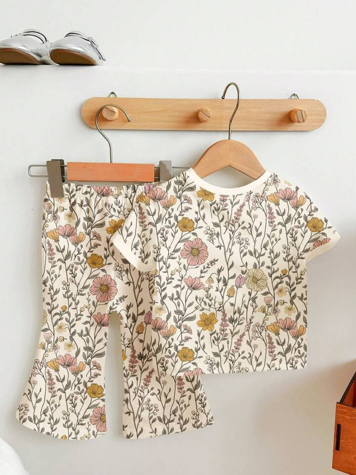 SHEIN Bohemian Ditsy Floral Pattern, Baby Girl Casual Minimalist Short Sleeve Round Neck T-Shirt ... | SHEIN