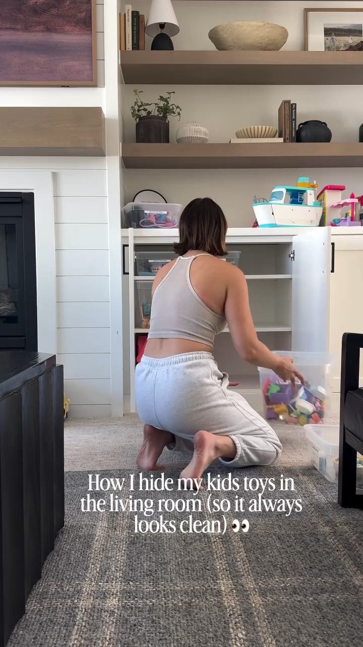 How I Keep My Home Clean With Kids Part 1. 

Everything goes into labeled bins inside our living room cabinets so I can reset the space in seconds (and keep it looking put together without the stress). 

Even with a playroom young kids always want to play where you are, so this was my solution without just shoving everything in and hoping it fits! 

Saving this will make your life easier later and cleaner! 👏

🔗Comment BINS and I’ll send you the exact ones I use
*Bonus* they are soo affordable! 🛒

Follow for more “how I keep my home clean with kids” hacks

#toyorganization
#momlifehacks
#organizedhome
#practicalhome
#aesthetichome