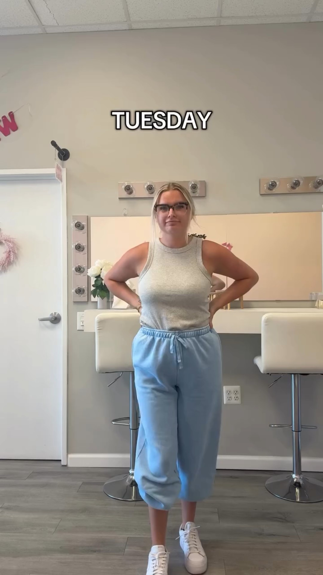 What I wear in a week as a lash artist whose her own boss 🤍

Only made this because I knew my Friday outfit was gonna EATTTTTT 🤪 

#LashArtist #FitCheck #SalonStyle #ExplorePage