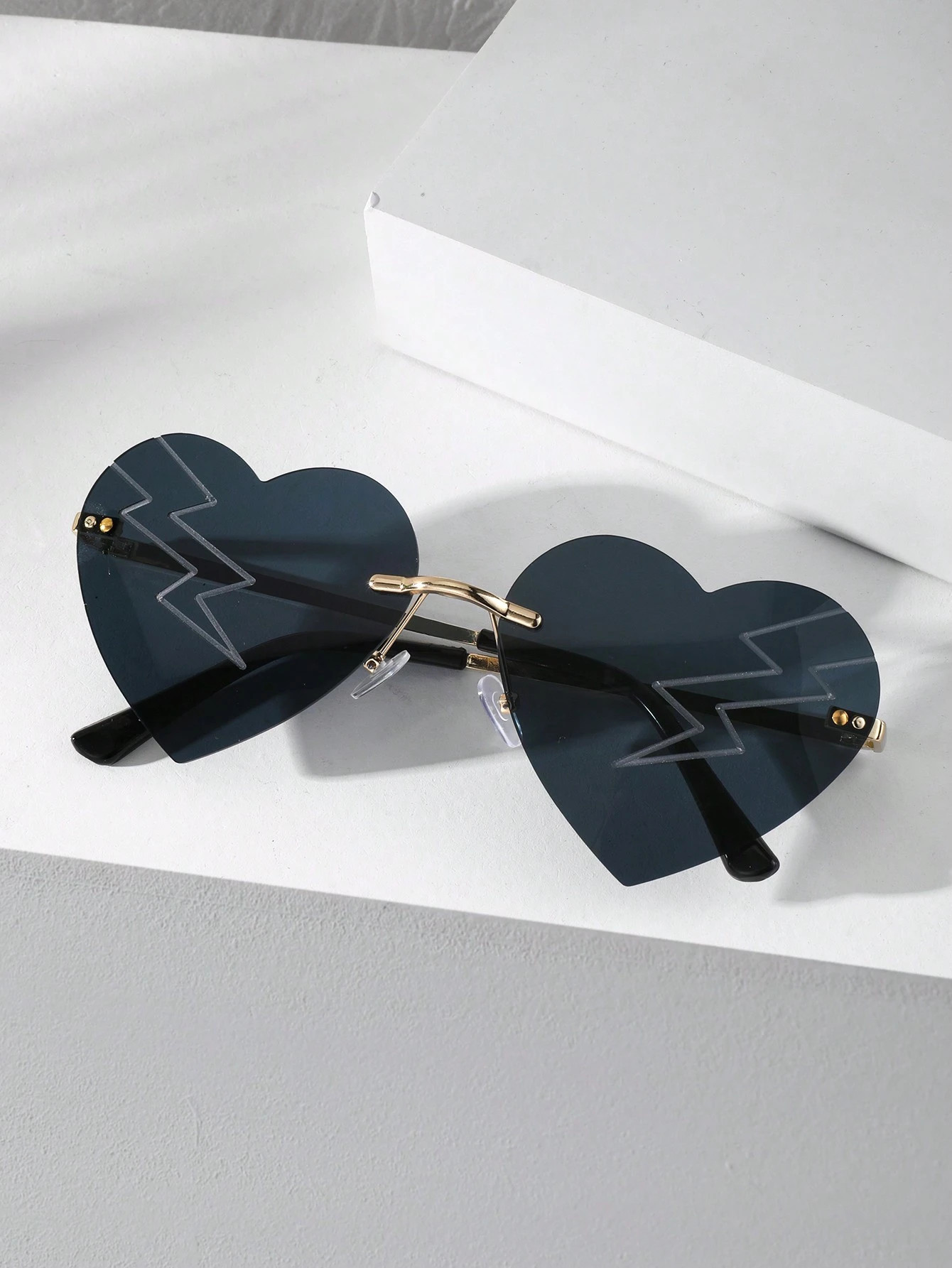 1pc Women'S Black Metallic Heart Shaped Lightning Y2k Sunglasses Suitable For Daily Wear, Party, ... | SHEIN