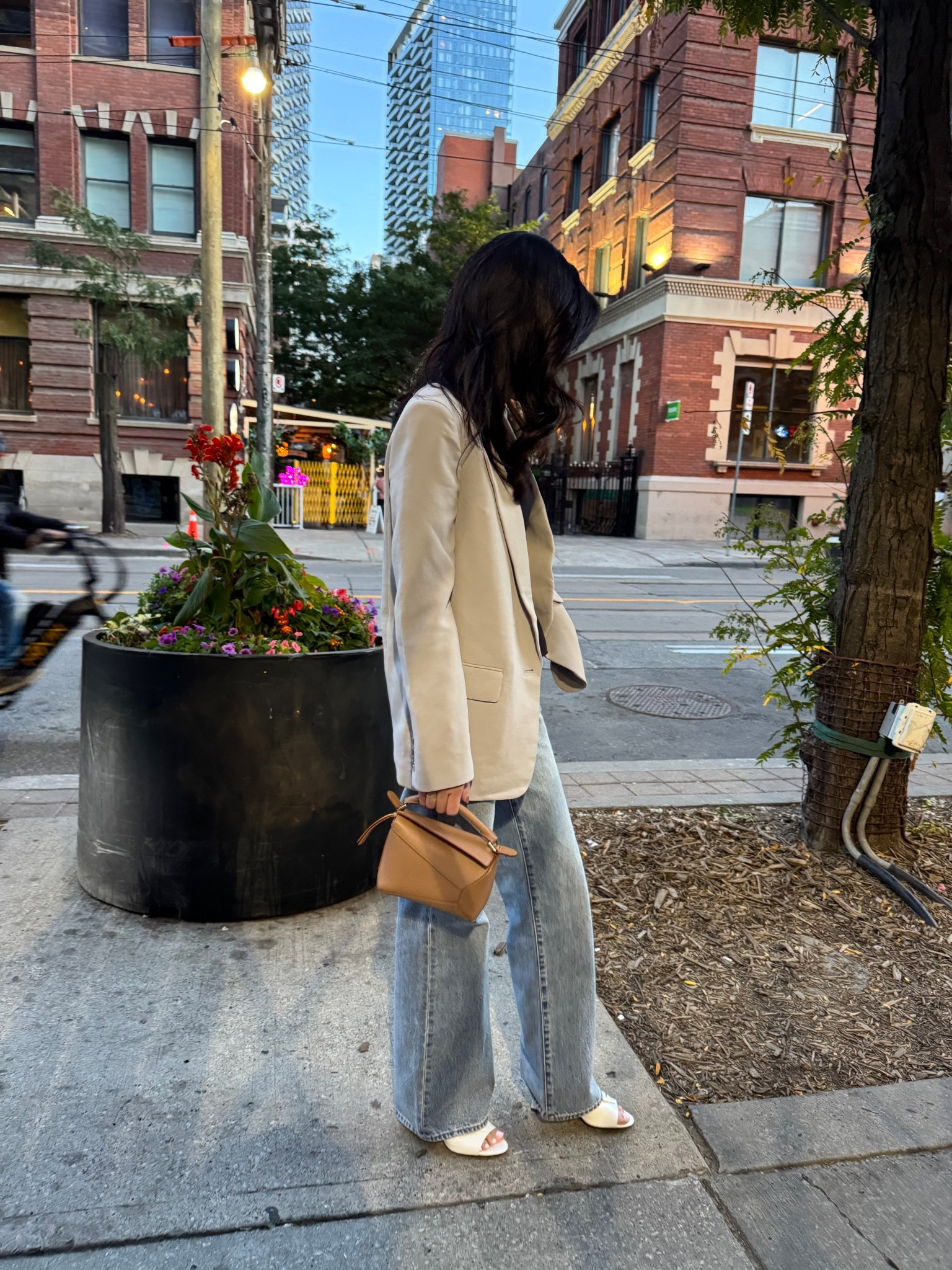 Easy blazer and jeans outfit you can take from day to night ✨

Aritzia, denim forum, low rise jeans, wide leg jeans, baggy denim, Loewe puzzle, mini puzzle bag, new generation blazer, crepette, casual blazer outfit, casual jeans outfit, jeans and heels, dinner outfit 

#LTKjeans #LTKstyletip #LTKsale