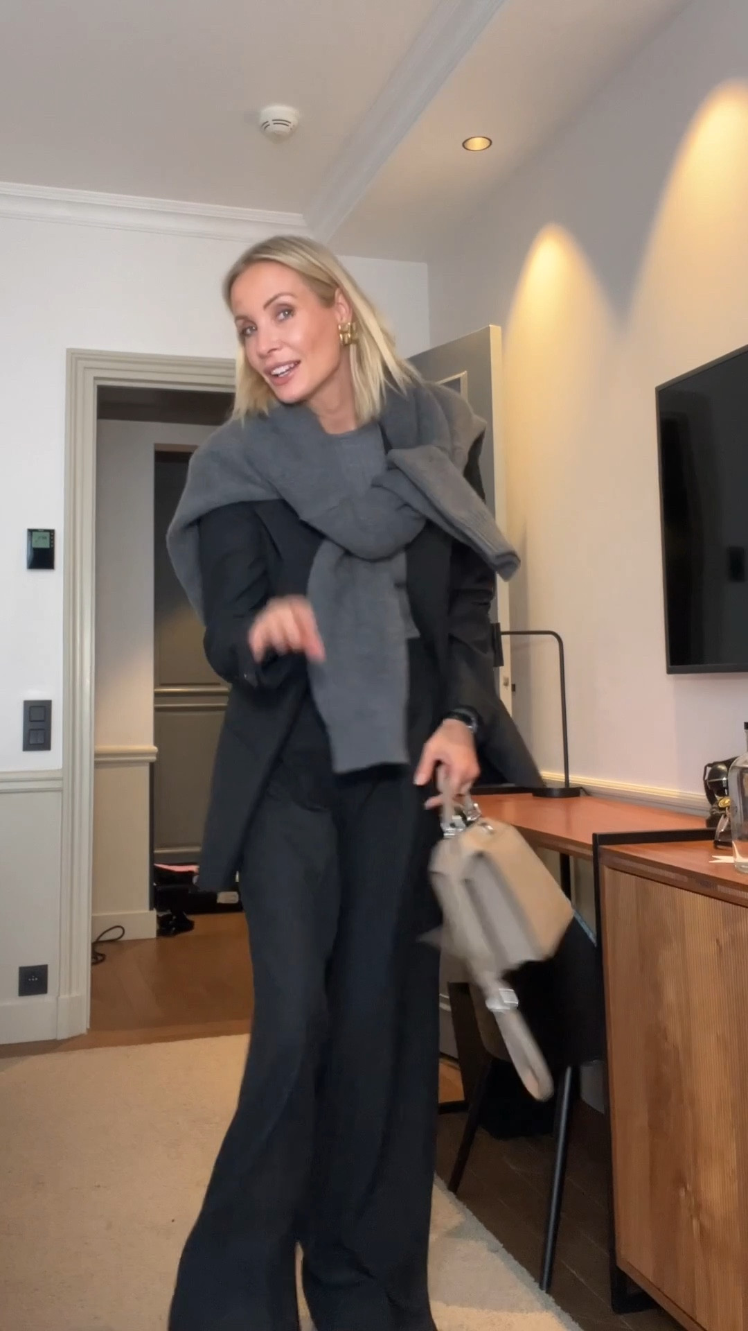 last day in Paris and running to appointments 🥐

#LTKStyleTip #LTKVideo #LTKBeauty