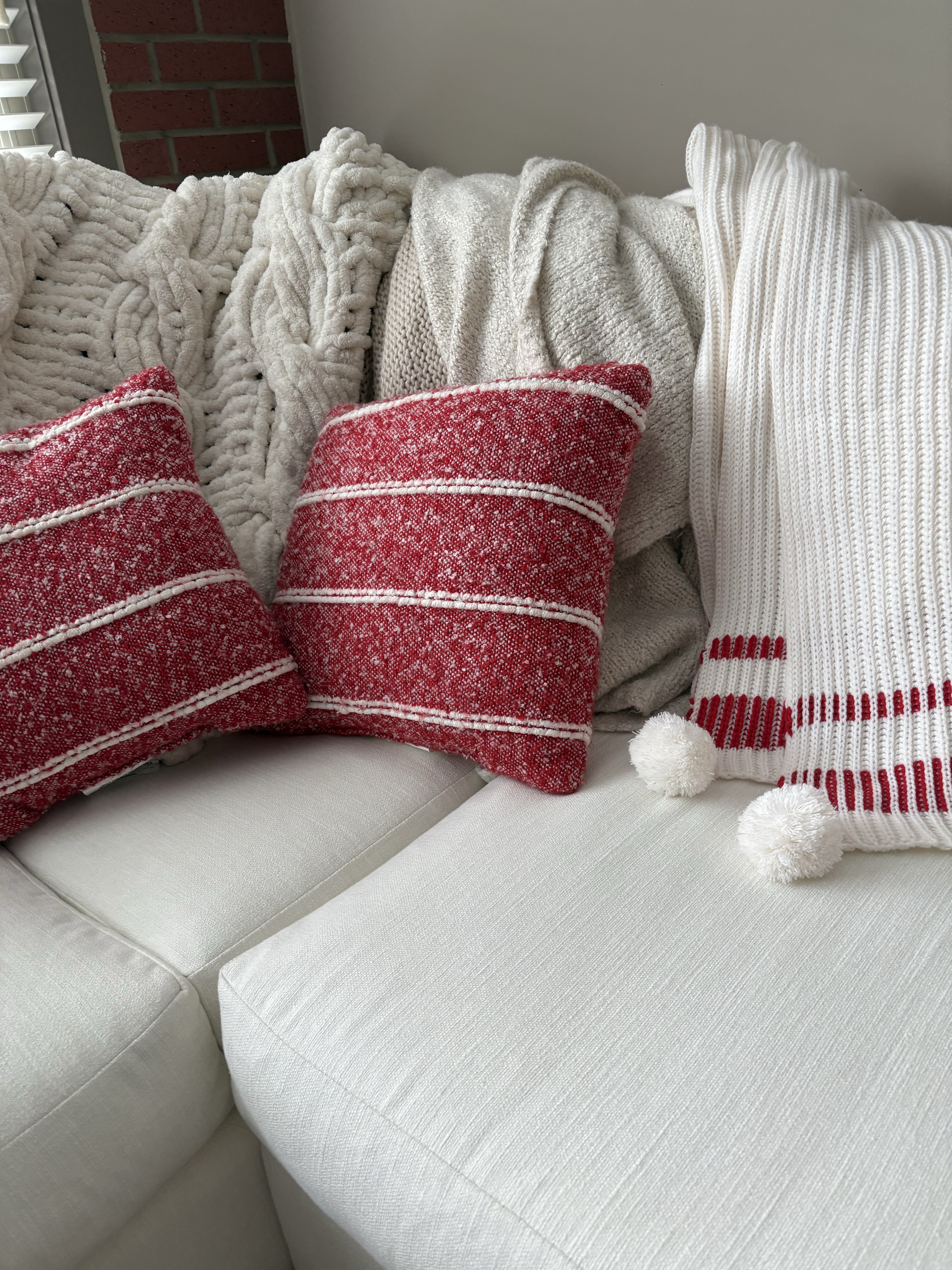 Neutrals with a little pop of red for Christmas ❤️✨




#LTKHome #LTKHoliday #LTKSeasonal