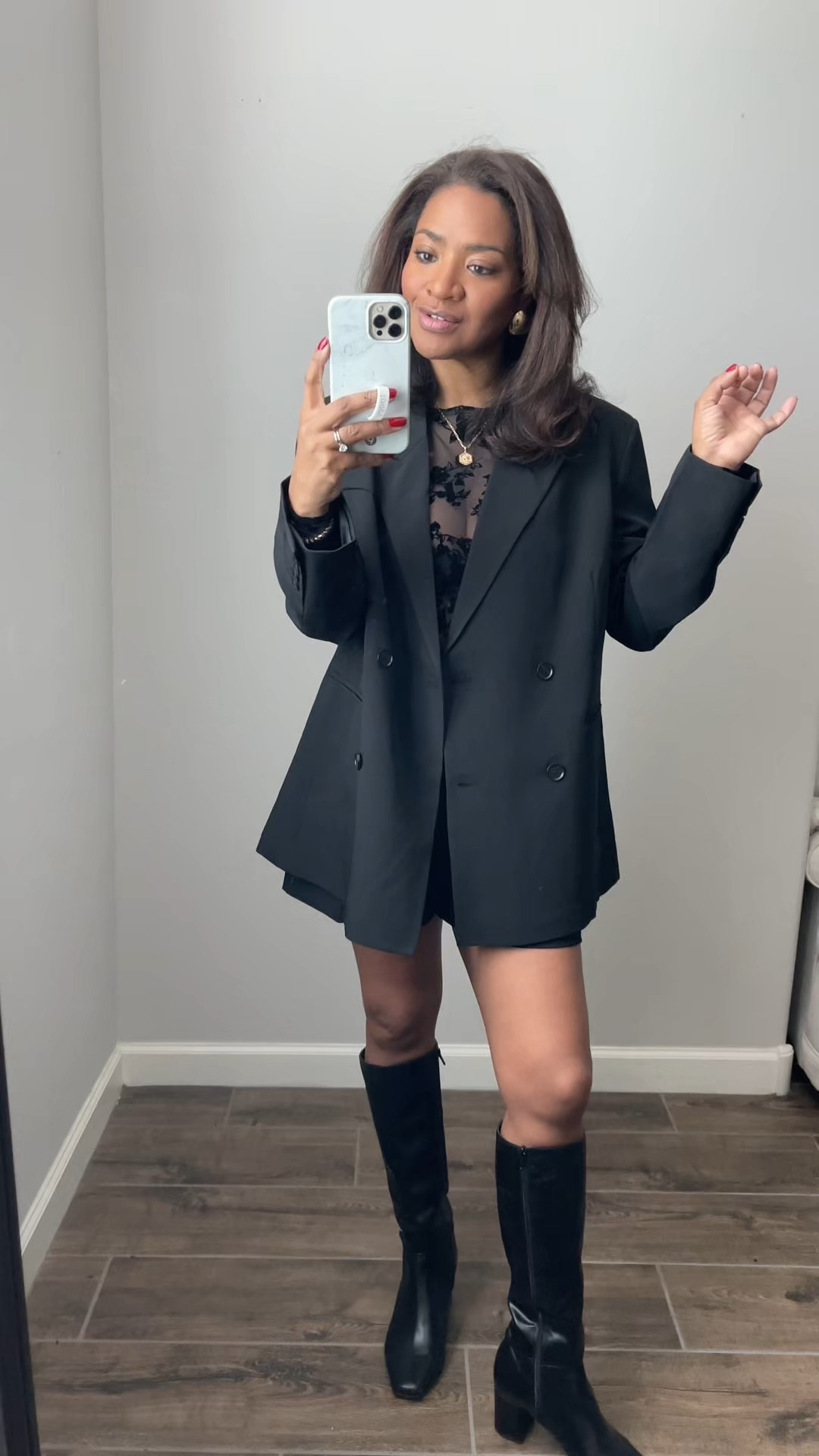 Wearing a medium in this for a more oversized fit 

#LTKFindsUnder50 #LTKFindsUnder100 #LTKSaleAlert