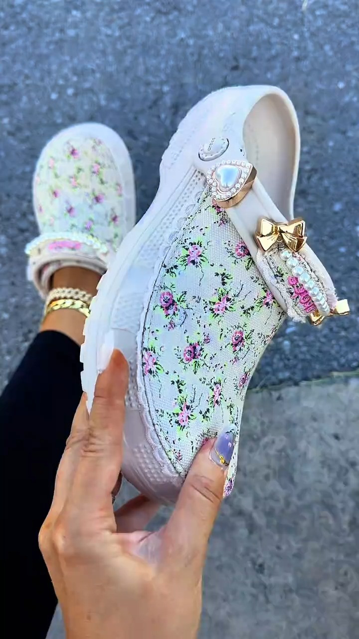 New ditsy floral crafted clogs 🌸🎀😍 #crocs #crocsfloral #floralcrocs #crocscraftedclogs #ad 

 #LTKootd #LTKWorkwear #LTKTravel