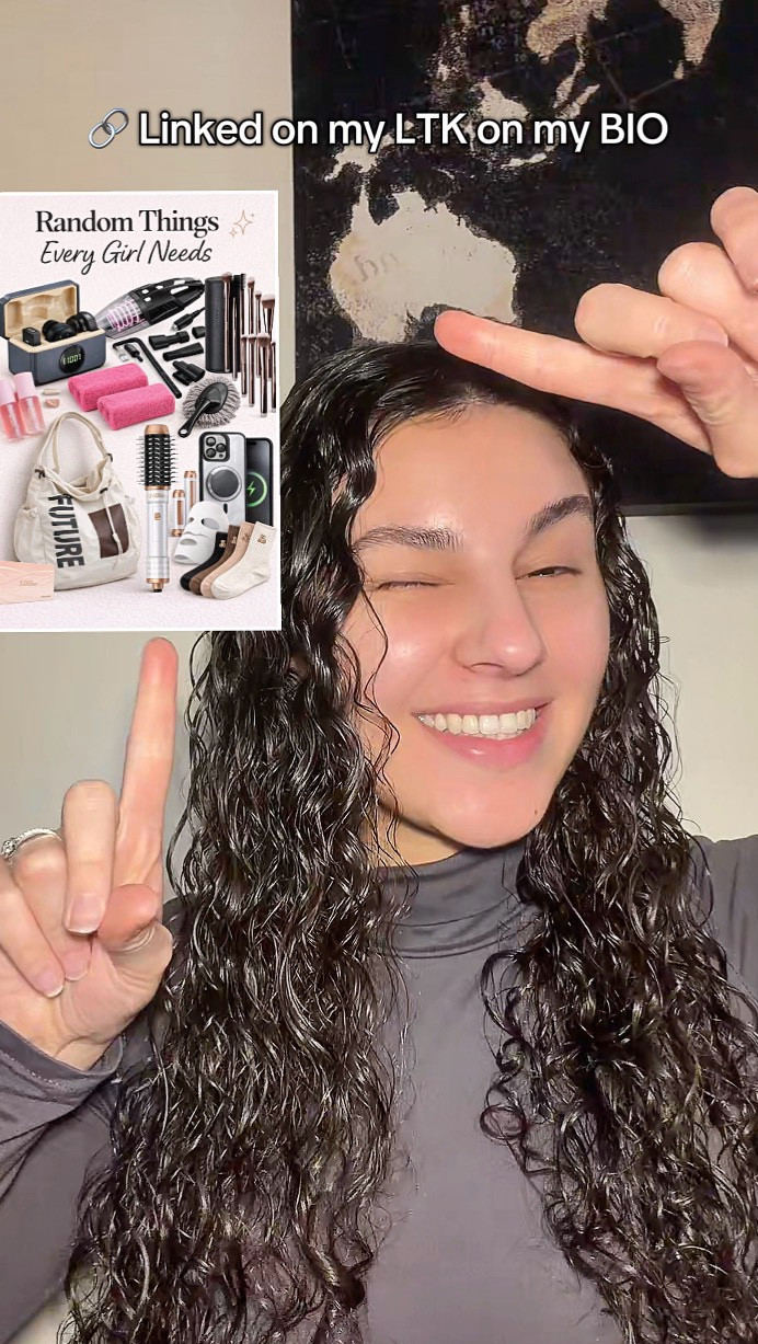 If you’re creating content, audio matters 🎙️✨
This wireless mic is super easy to use and the sound quality is amazing.
Perfect for TikToks, voiceovers, GRWM & filming on the go.

🔗 Linked on my LTK
#LTKCreator #LTKFinds #ContentCreatorTools #WirelessMic 

#LTKvlog #LTKSaleAlert #LTKU