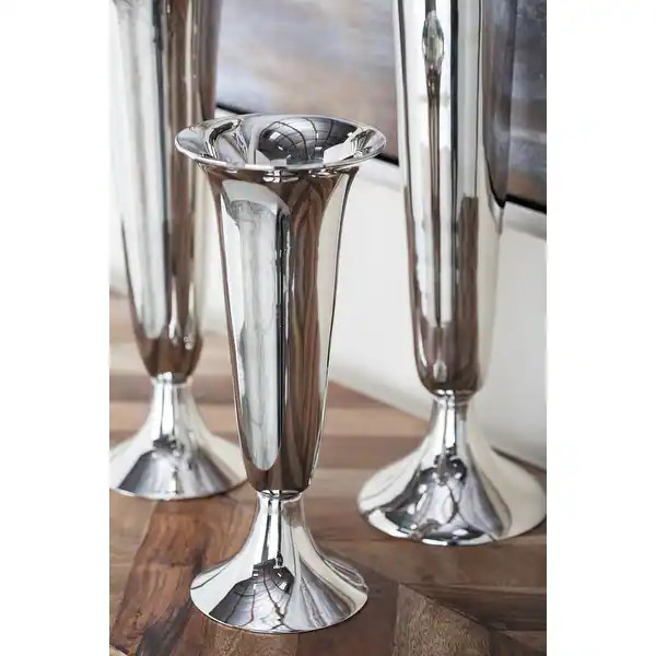 The Novogratz Silver Aluminum Metal Fluted Decorative Vase - Bed Bath & Beyond - 21166542 | Bed Bath & Beyond