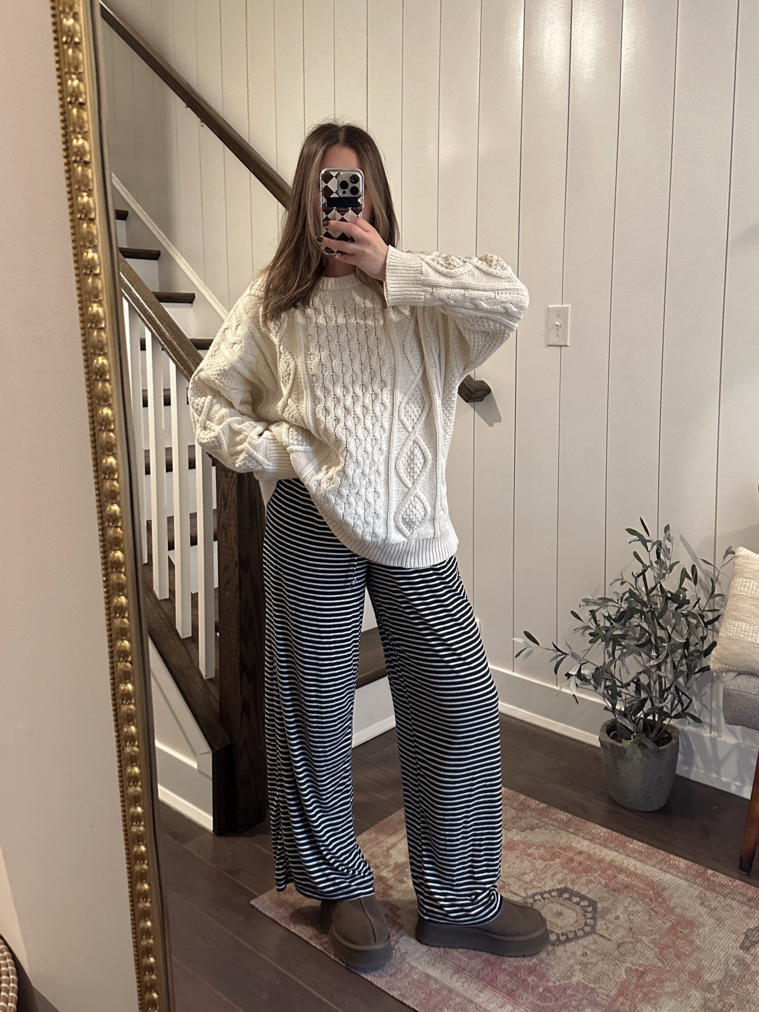 M/l in the sweater and medium in the pants! I got my normal size 7 in the Uggs! 