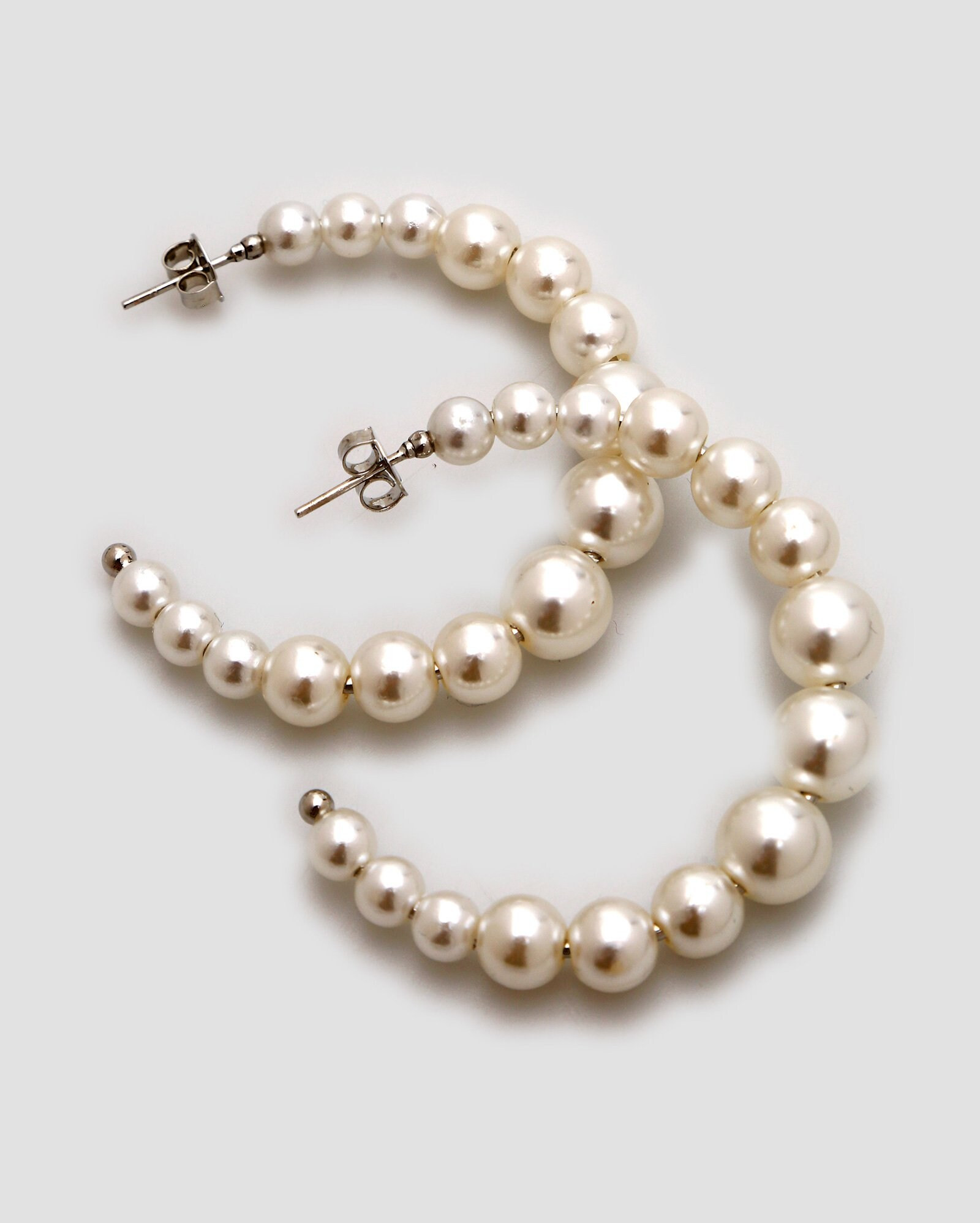 Brinco feminino argola perolada off-white | Accessori by Riachuelo | Riachuelo (BR)