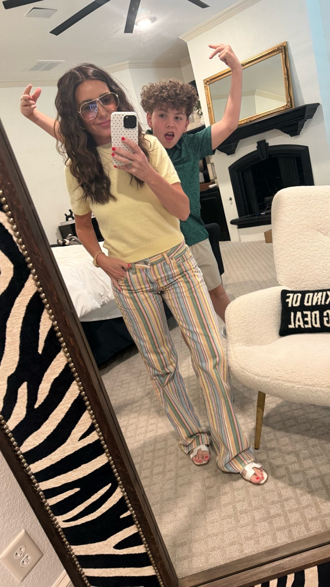 💛💛💛💛

Sweater: small
Jeans: 26

Hermes
Hermes oran
Orans
Striped denim
Statement denim
Yellow sweater
Aritzia
Casual outfit
Weekend outfit

#LTKootd #LTKOver40 #LTKPetite