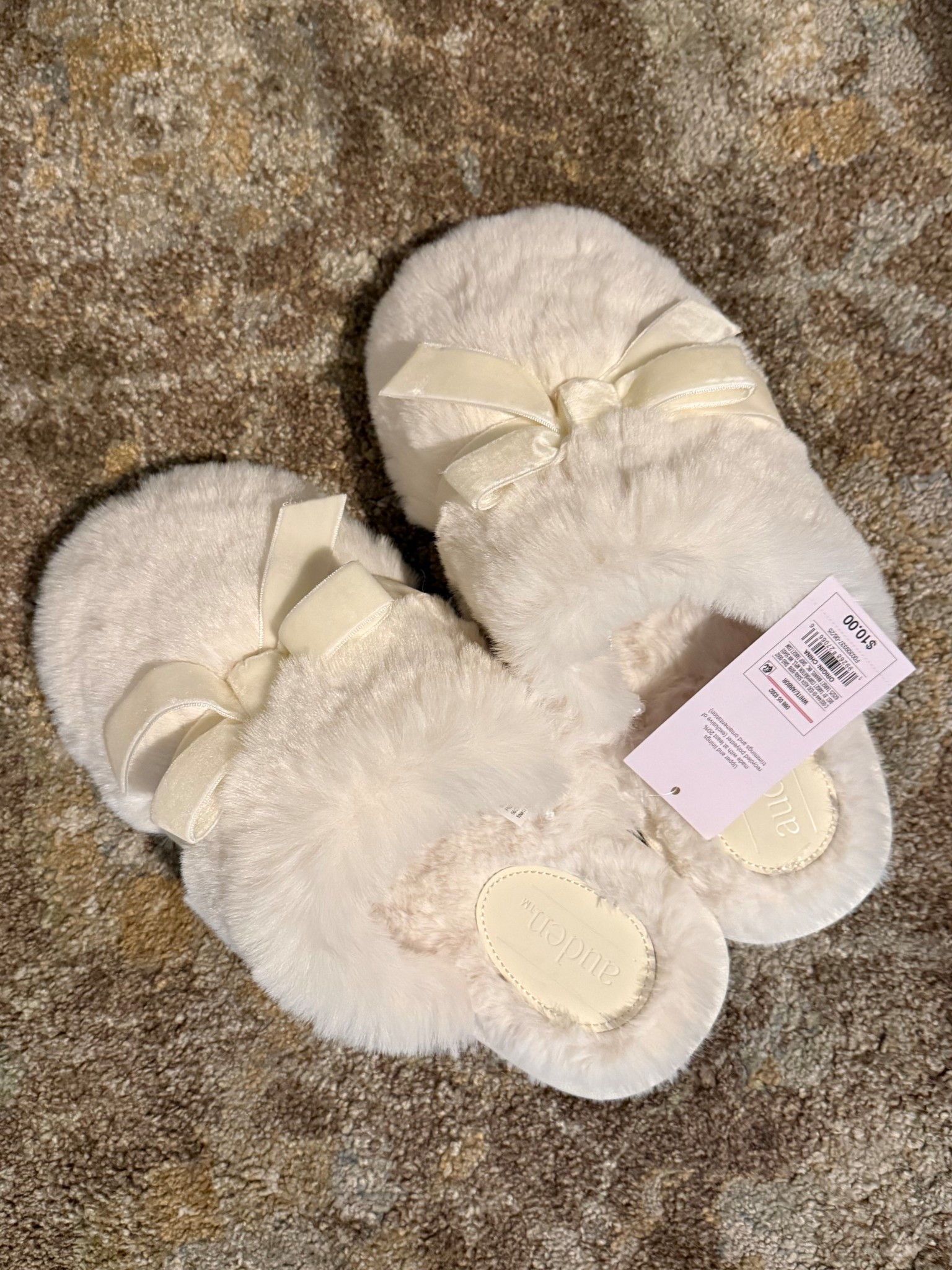 The cutest bow slippers on sale for $8! Comes in multiple colors❤️

#LTKSaleAlert #LTKStyleTip #LTKHome