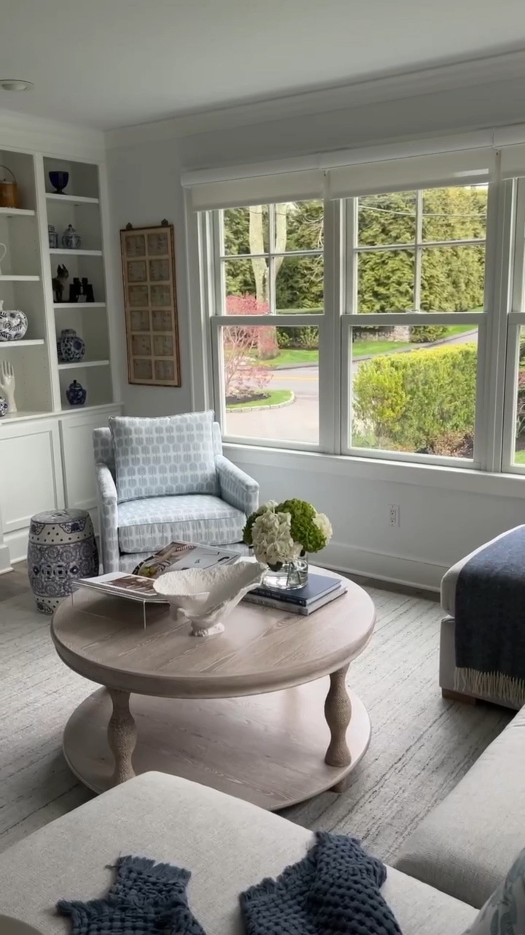 Whitewashed round coastal coffee table

Light wood coffee table, organic coastal, New England stylee

#LTKVideo #LTKFamily #LTKHome