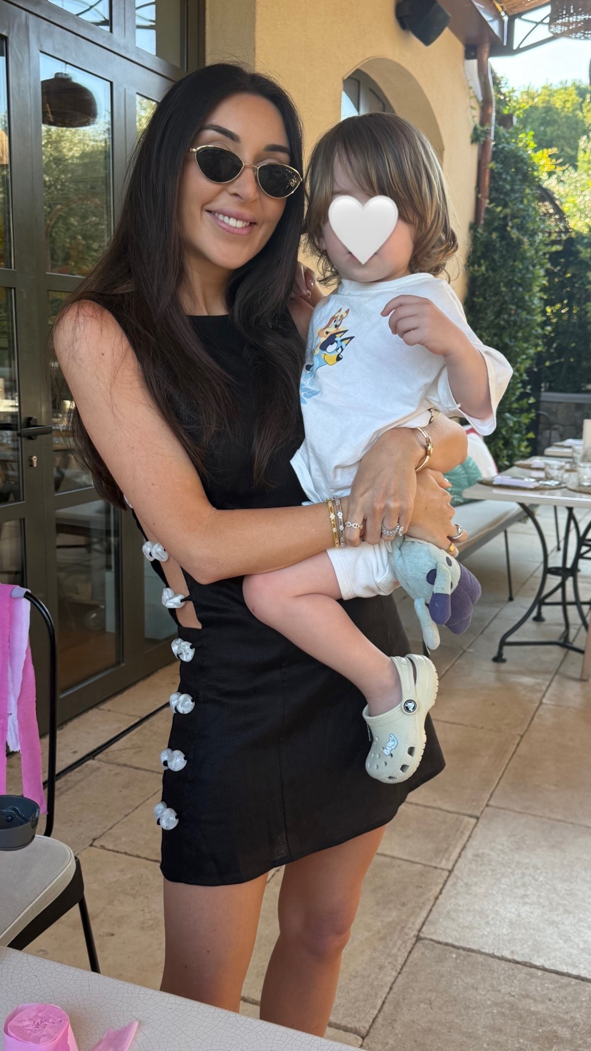 Linen dress 🖤

Wearing a size 6 