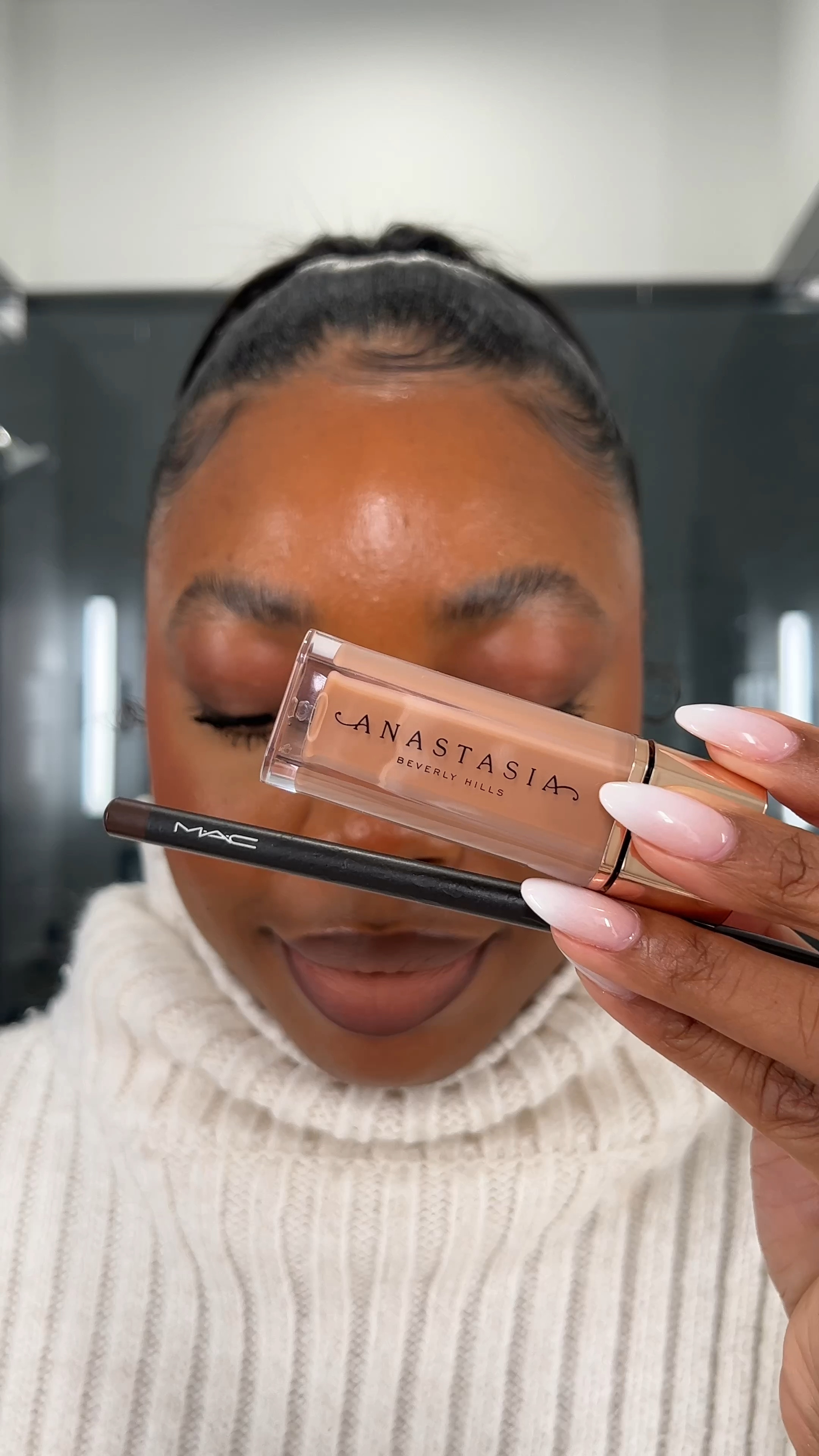 Anastasia Beverly Hills will forever be an OG in the game with their matte lippies! Love love this combo on brown skin 🤩😙

ABH Lip Velvet: Peachy Nude 
Mac Cosmetics Chesnut Lip Liner 

#LTKbeauty