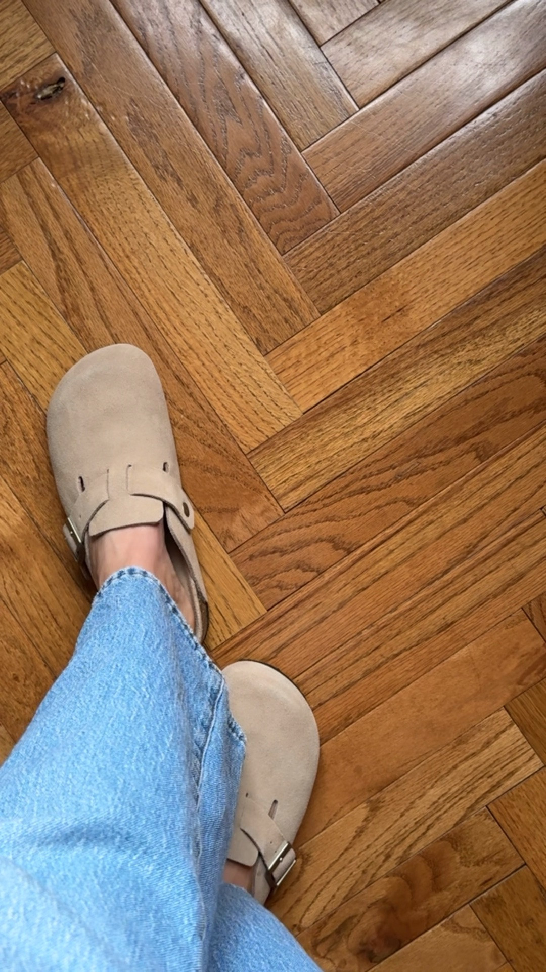 Why are these better than actual Birkenstocks? My comfy errand & pilates shoes that I’m always slipping on at the door…

#LTKdayinmylife #LTKootd