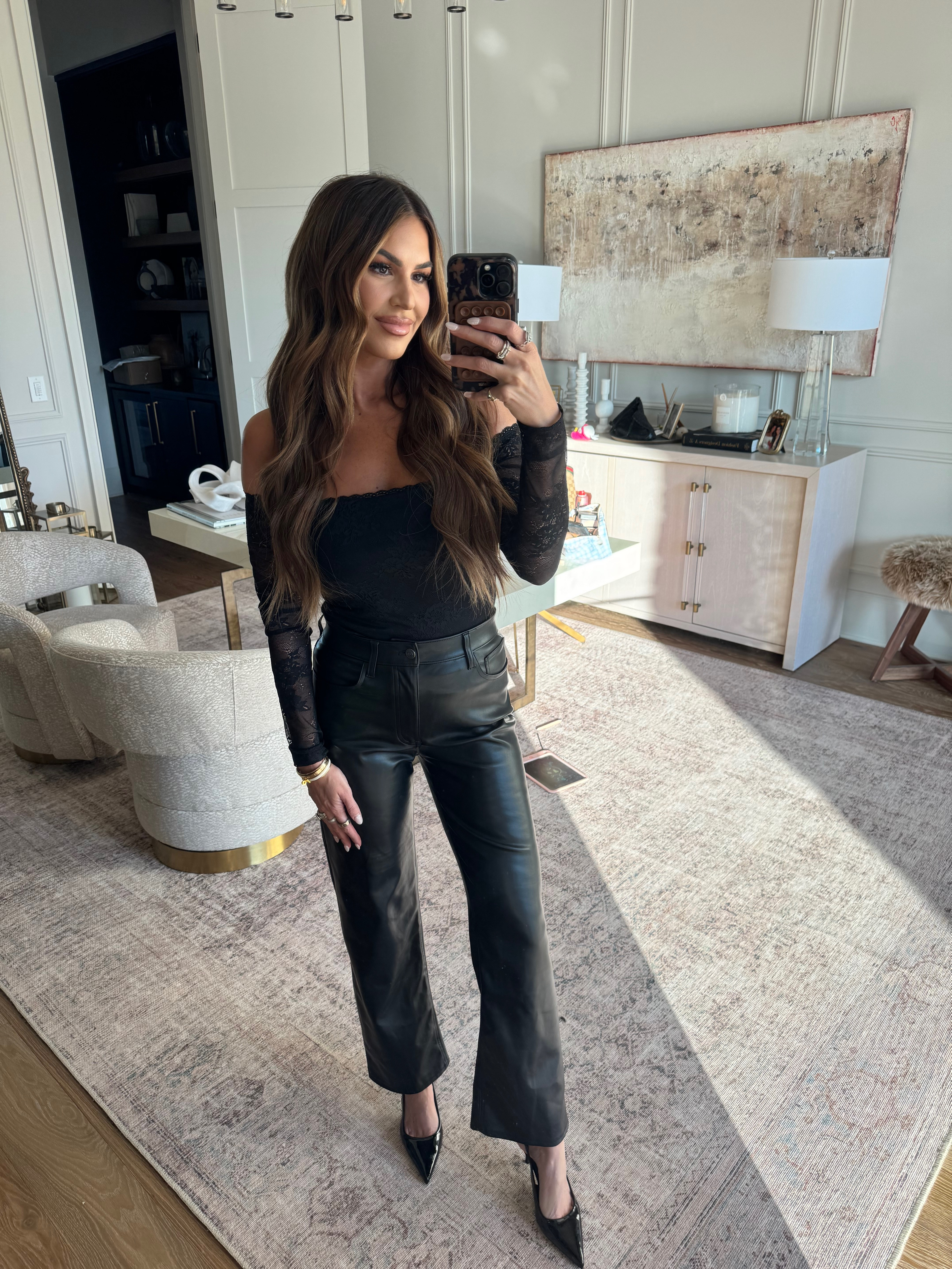 date night look for winter 🖤 wearing a small bodysuit and 27 regular in pants!

up to 40% off + an extra 15% off with code DENIMAF

@abercombie 

 #abercombiepartner