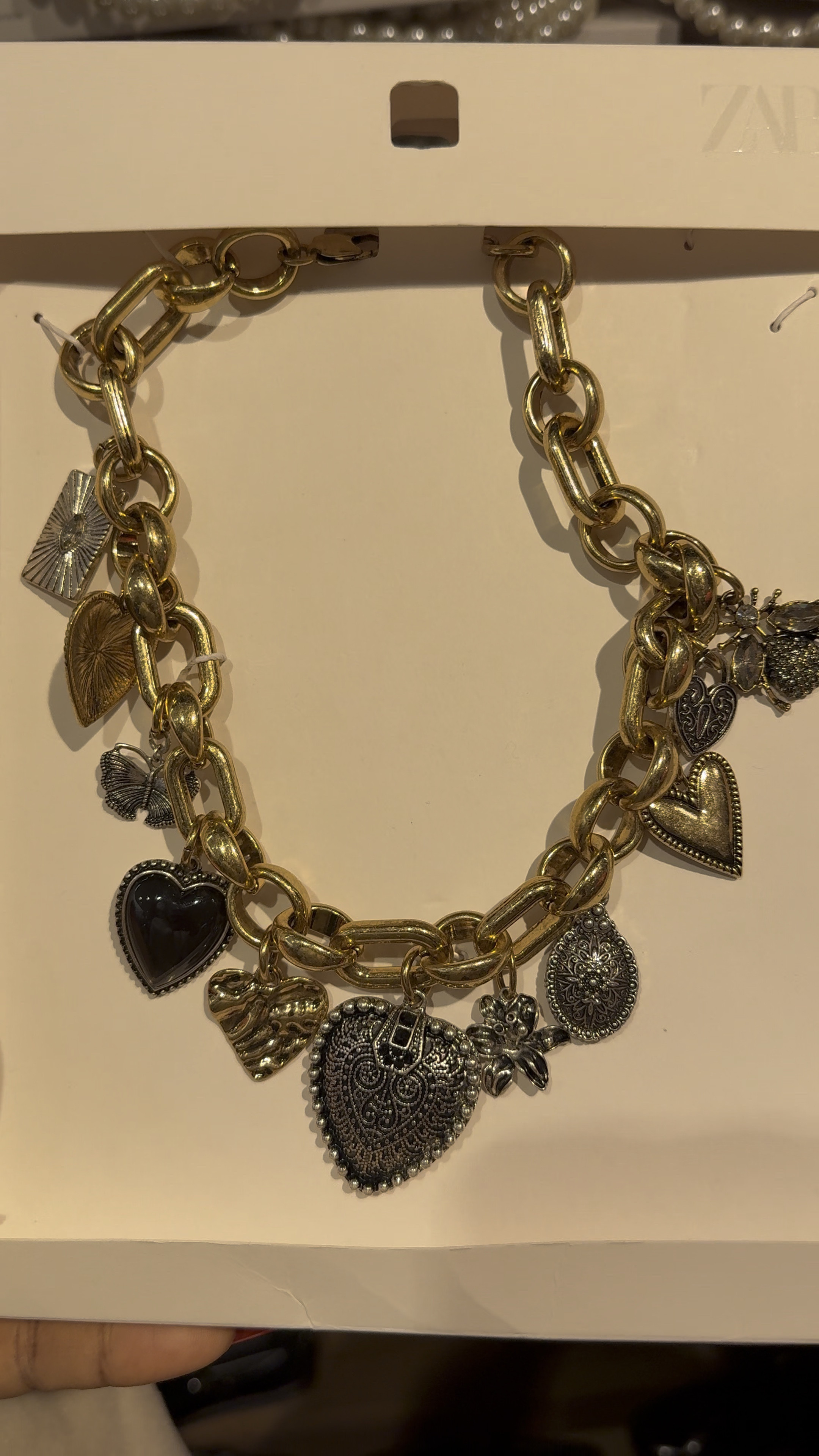 Statement necklaces are back in style and I’m here for it ! Loving this one I found at Zara 

#LTKMostLoved #LTKFindsUnder50 #LTKSeasonal