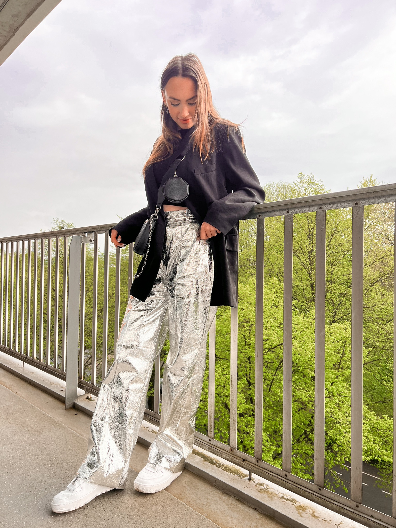 Obsessed with shiny things🤩✨ completely in love with my #metallicpants #silverpants #metallicjeans 

#LTKFind #LTKeurope #LTKstyletip
