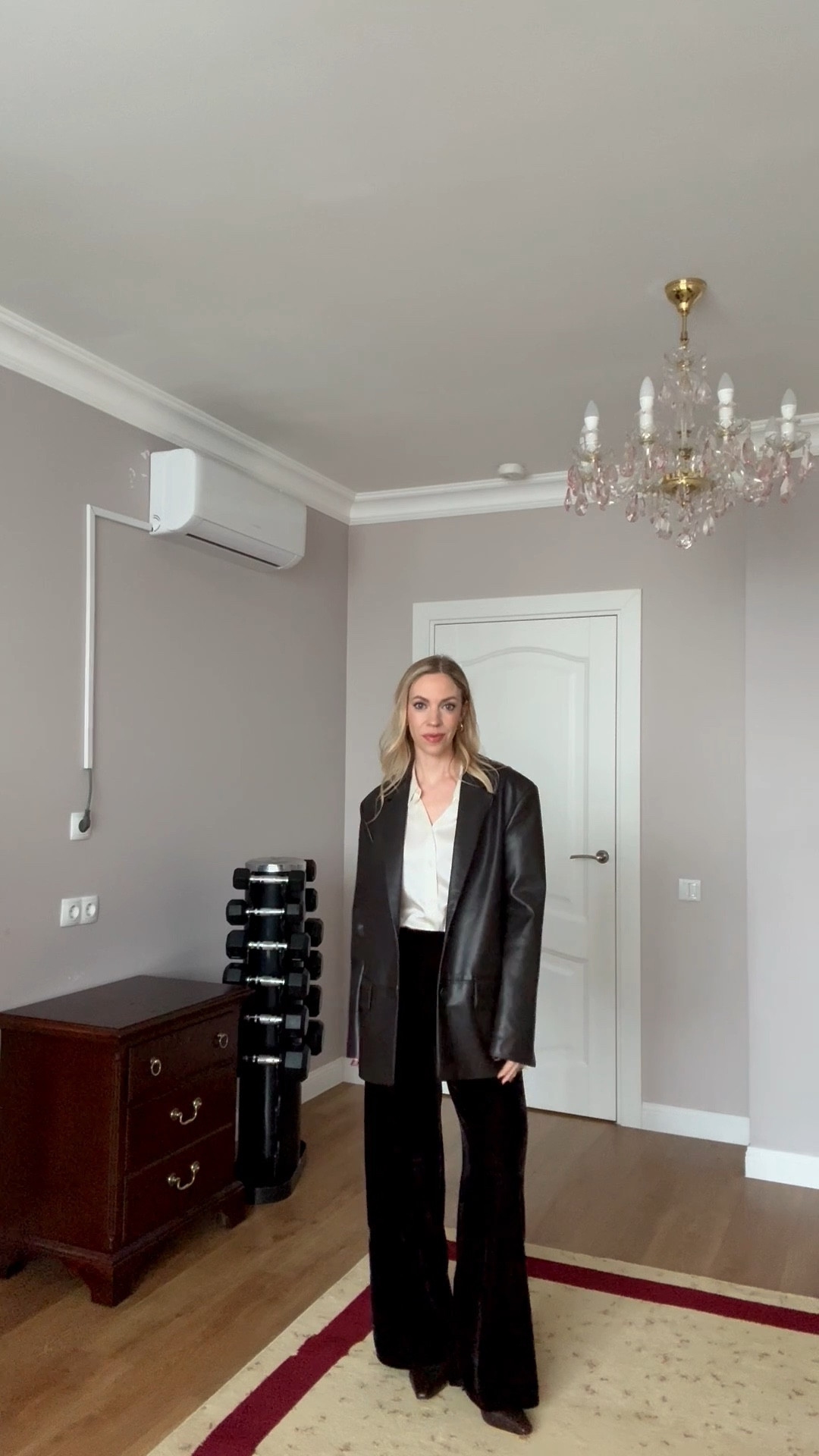 Chocolate brown faux leather blazer from Zara - under $100 and so chic! I paired it with brown velvet pants for a festive holiday work wear look

#LTKFindsUnder100 #LTKWorkwear #LTKootd