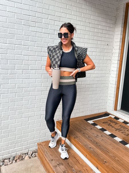 It’s FriYAY and I got in a new CUTE workout fit!! 🙌🏻

Top-large (needed a medium)
Leggings-medium
Vest-large (needed a medium)
Sneakers-tts 8
Brumate- leak proof 🤣

#LTKstyletip #LTKfitness #LTKfindsunder100