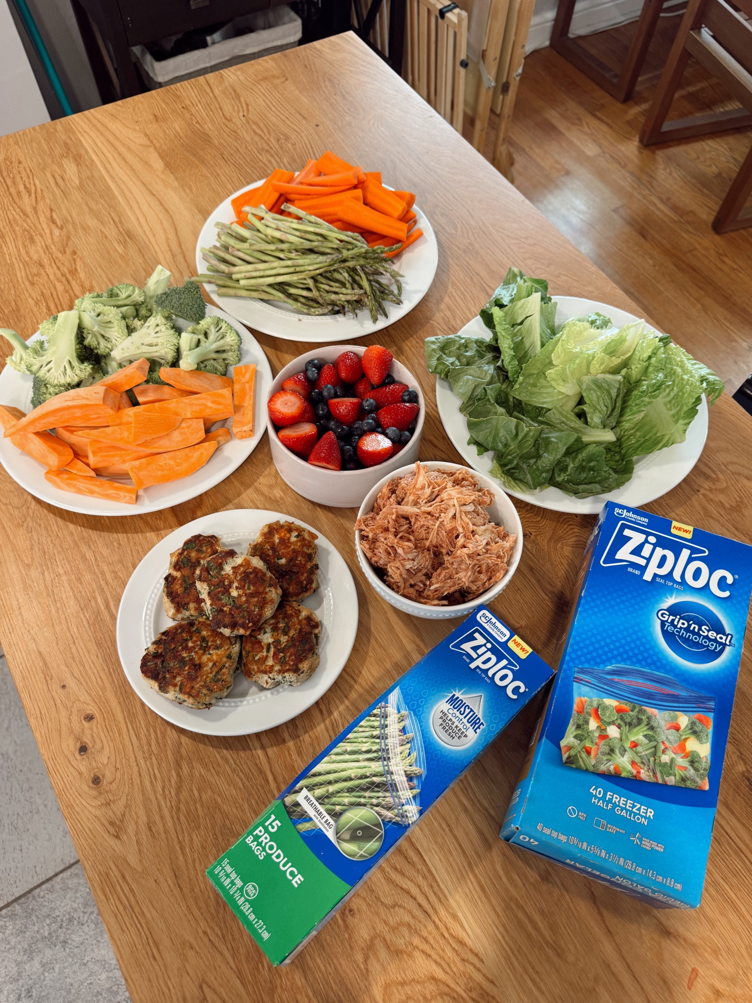 Ingredient Meal Prep 🥕🍓🥬 Love prepping ingredients for the week to make our lives easier! #ad I used @ziploc Half Gallon and Ziploc Produce Bags to store everything. The produce bags can be washed and reused which I love! And the half gallon bags are the absolute perfect size. You can grab them both @target at the link in my stories!
#ZiplocPartner, #ForTheLoveOfFood #TargetPartner #Target


