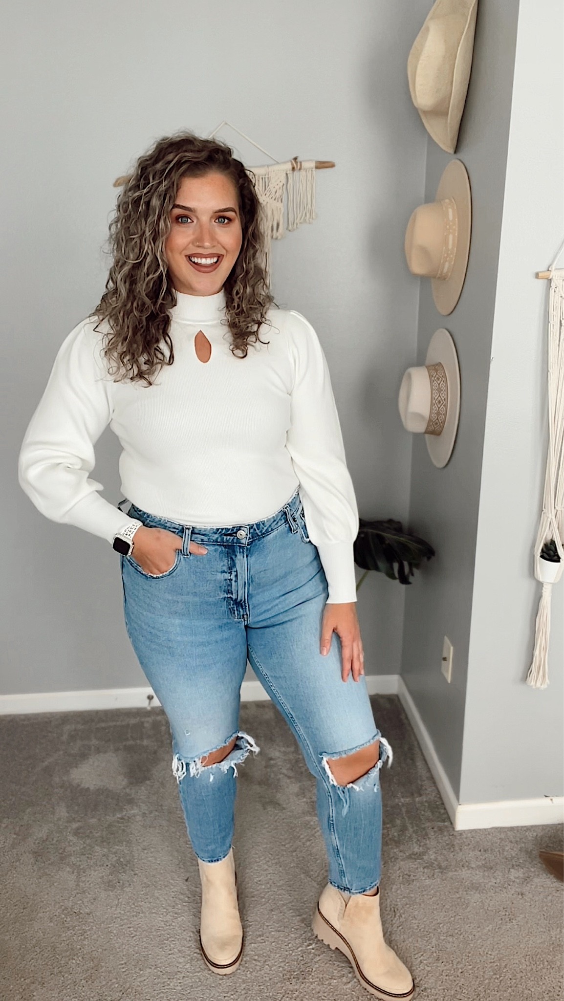 Midsize Fall outfits 🍂🤍 Mockneck sweater, distressed denim + chelsea boots 
Top: Size L
Jeans: Size 32
#amazonfashion #amazonfinds #ootd #fallfashion #fallstyle #midsizeoutfits #jeans #denim #curvydenim #curvelove #keyhole #sweater #longsleeve #boots #booties #lugboots #chelseaboots #mockneck #affordablefashion #outfitinspo #pumpkinpatchoutfit #familyphotosoutfit

#LTKstyletip #LTKcurves #LTKSeasonal