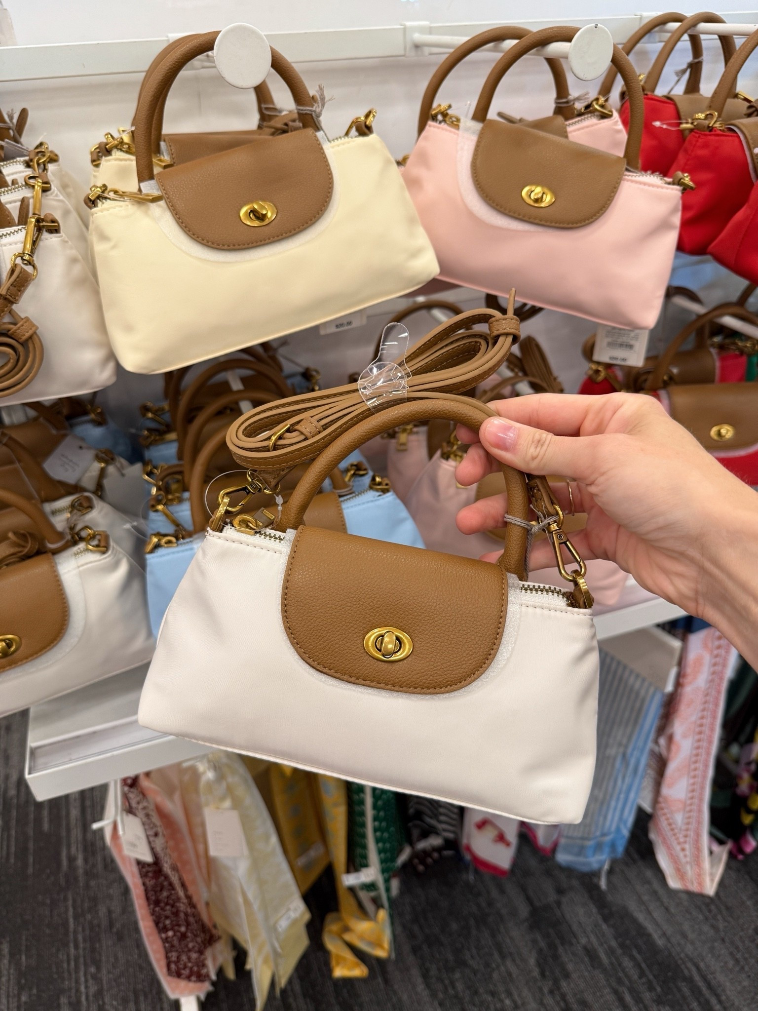 25% off handbags

#LTKSeasonal #LTKSaleAlert