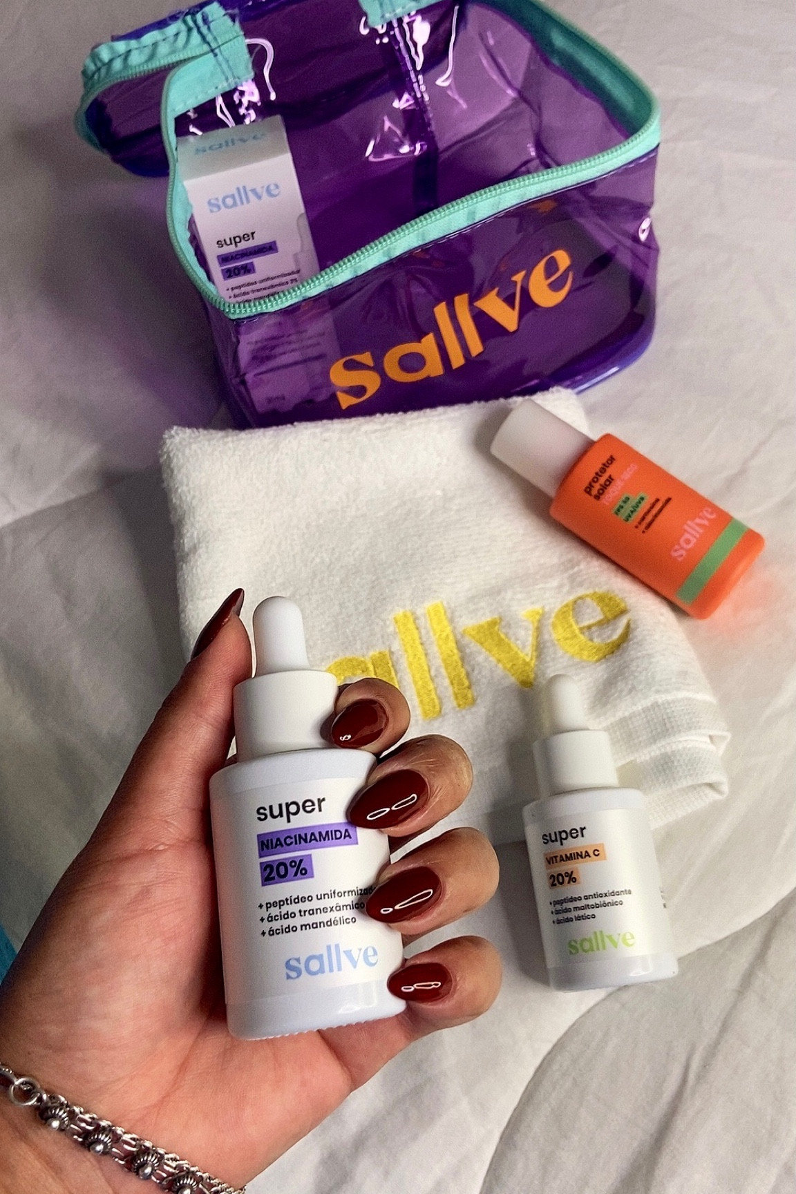 Aquele tratamento eficaz que age diretamente na causa. 

.redução de linhas finas 
.redução de manchas escuras 
.proteção solar 

Sallve 



#LTKbrasil #LTKbeauty