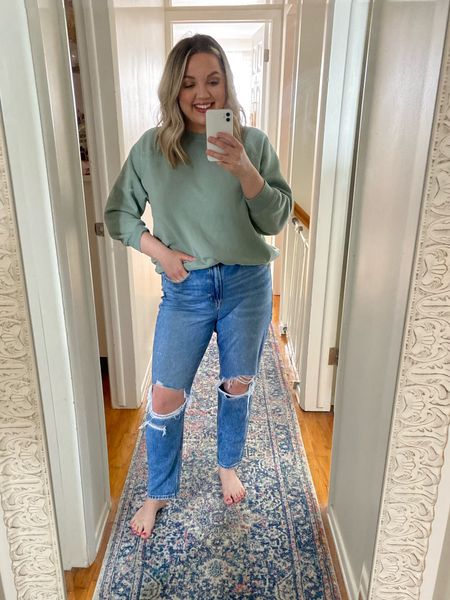 My new favorite pair of jeans. I’m OBSESSED with them. Wearing a size 12. // spring outfit // denim 



#LTKstyletip #LTKunder50 #LTKsalealert