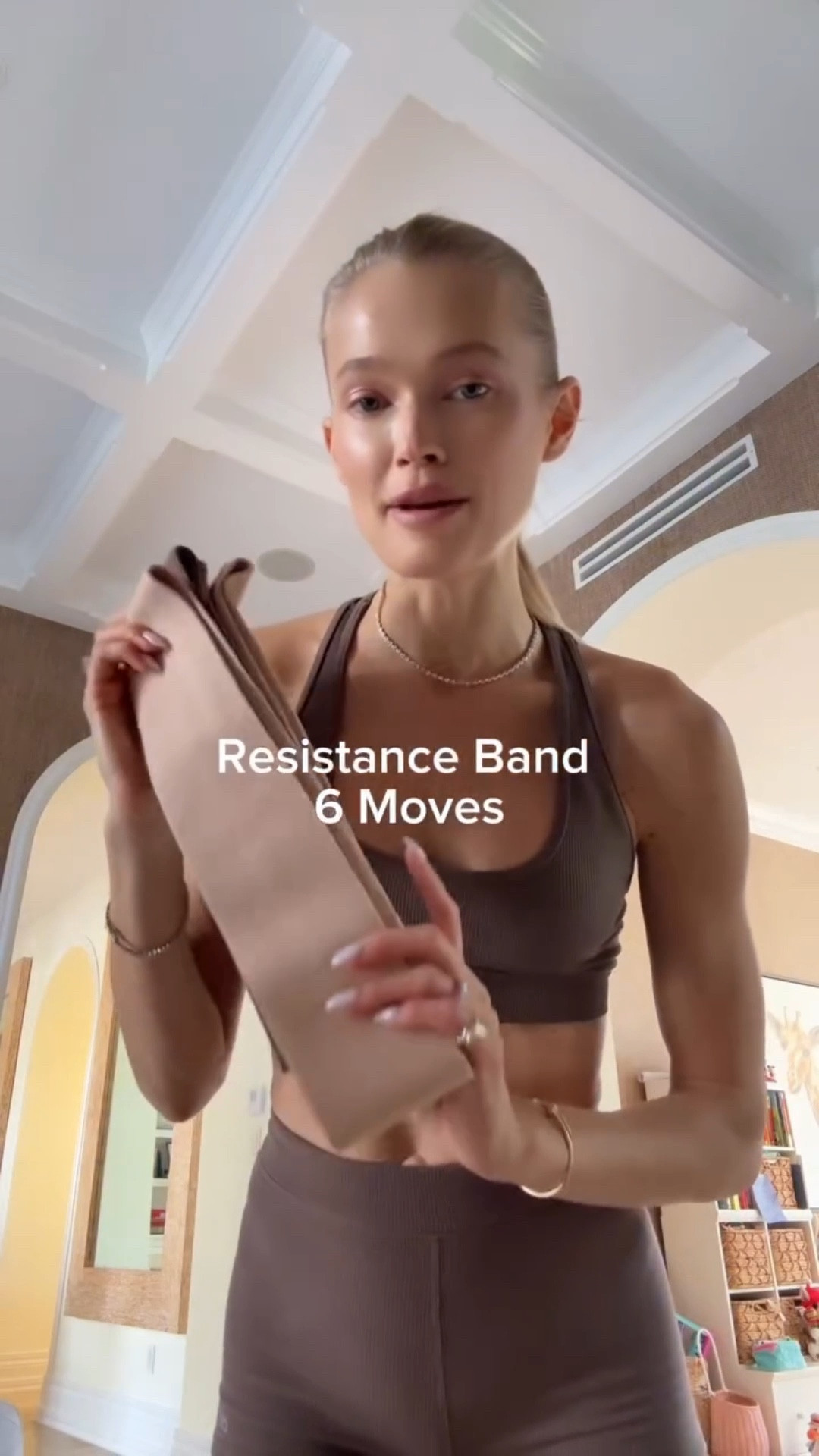 A few easy ways I incorporate resistance bands into your workout routine ❤️ SAVE it to try
 
Repeat this circuit 3 times (45 sec each exercise) with 30 second breaks 
 
 
#upperbodyworkout #resistancebandworkout #resistancebands