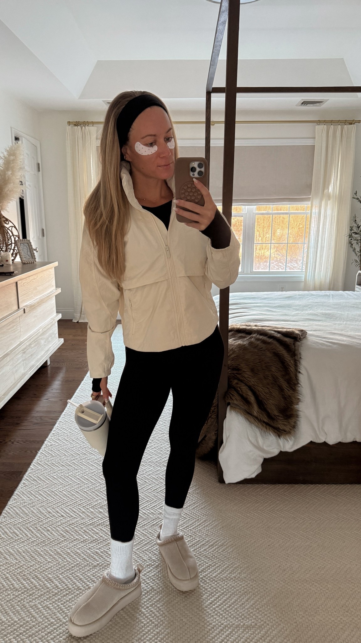 Workout outfit of the day wearing this zip up from quince. Perfect layer to throw on! Size small 